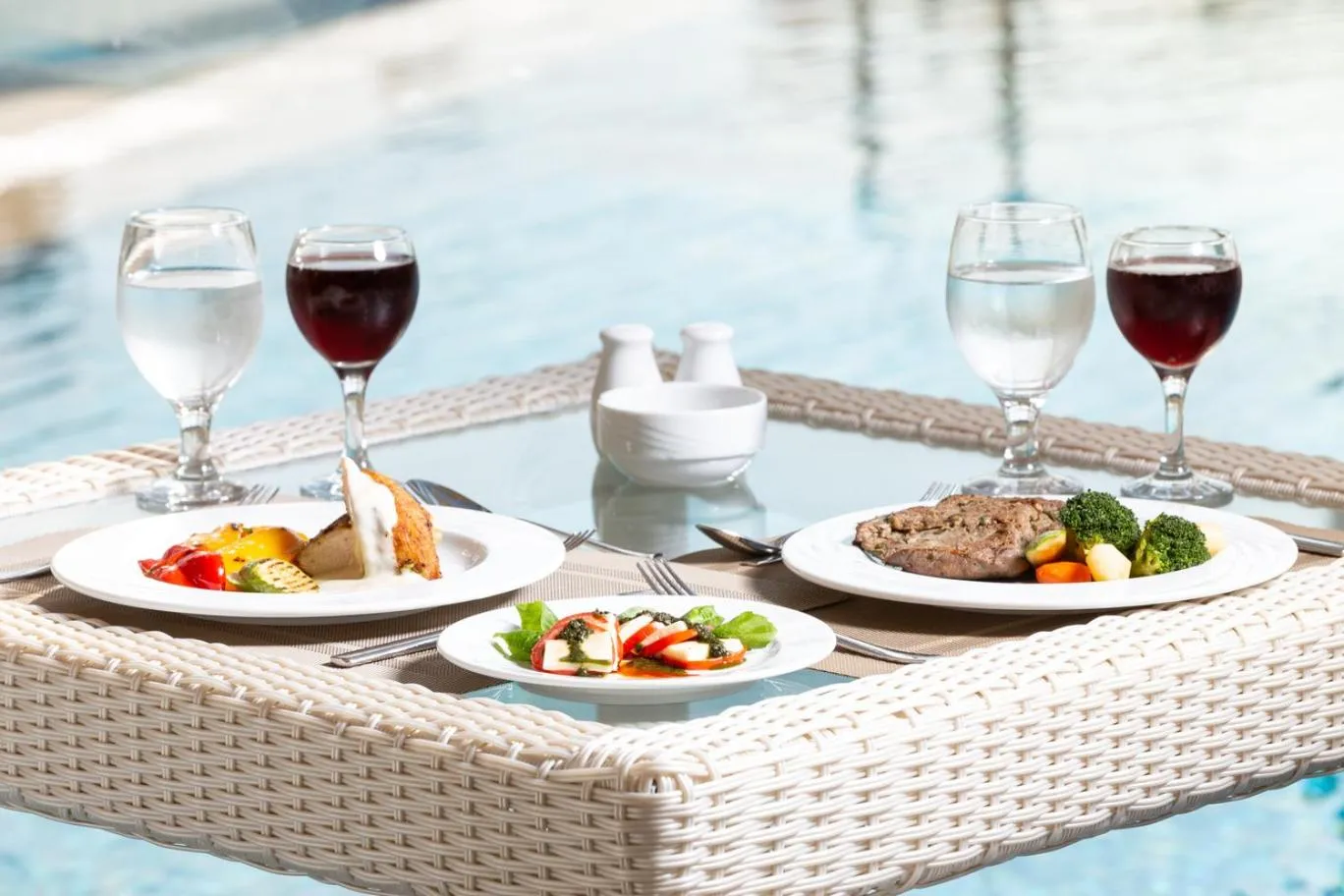 Restaurant/places to eat in Beach Albatros The Club - Aqua Park