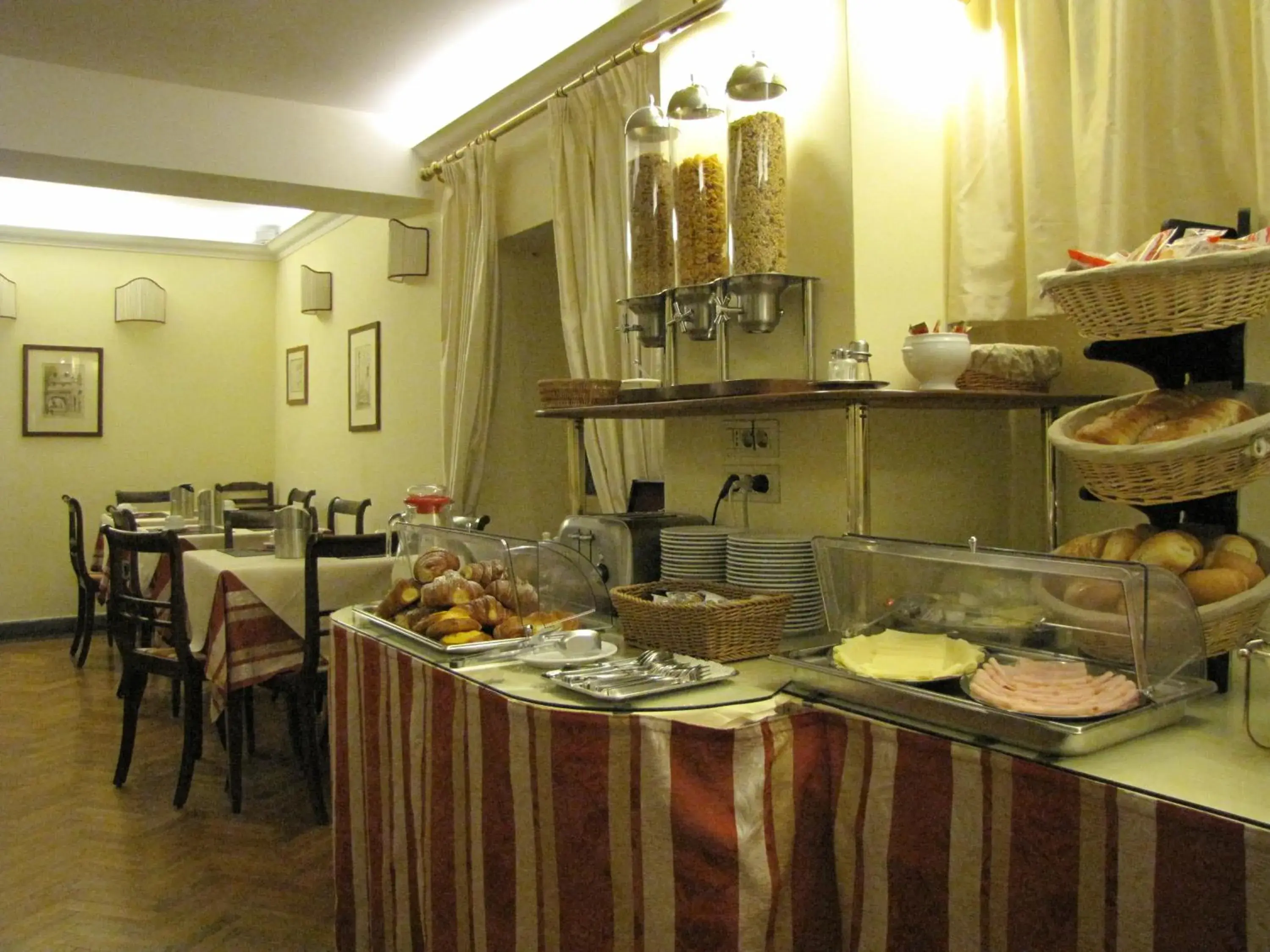 Restaurant/places to eat in Hotel Unicorno Restaurant/places to eat in Hotel Unicorno