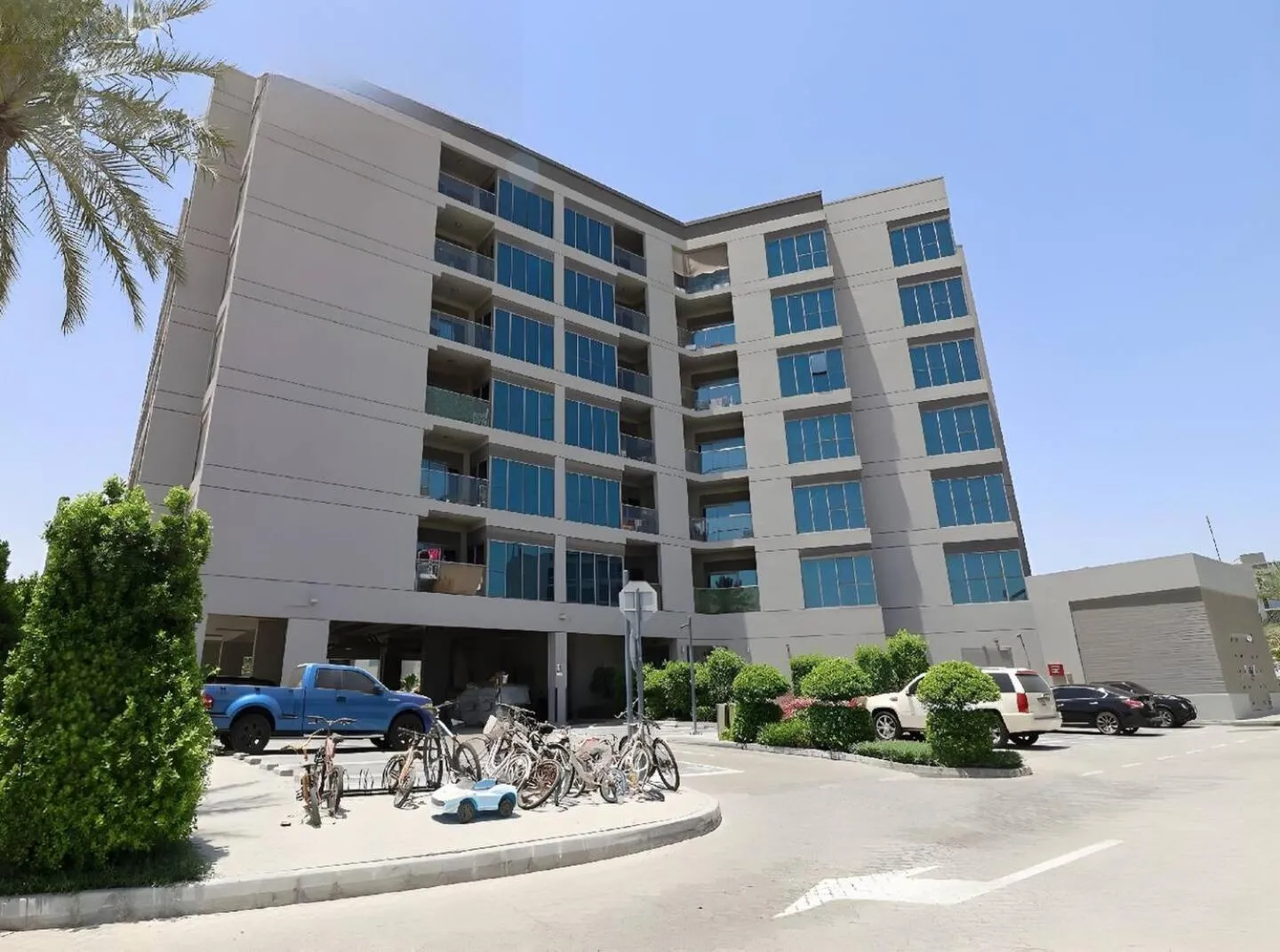 Budget-friendly 2bd near EXPO with a huge pool