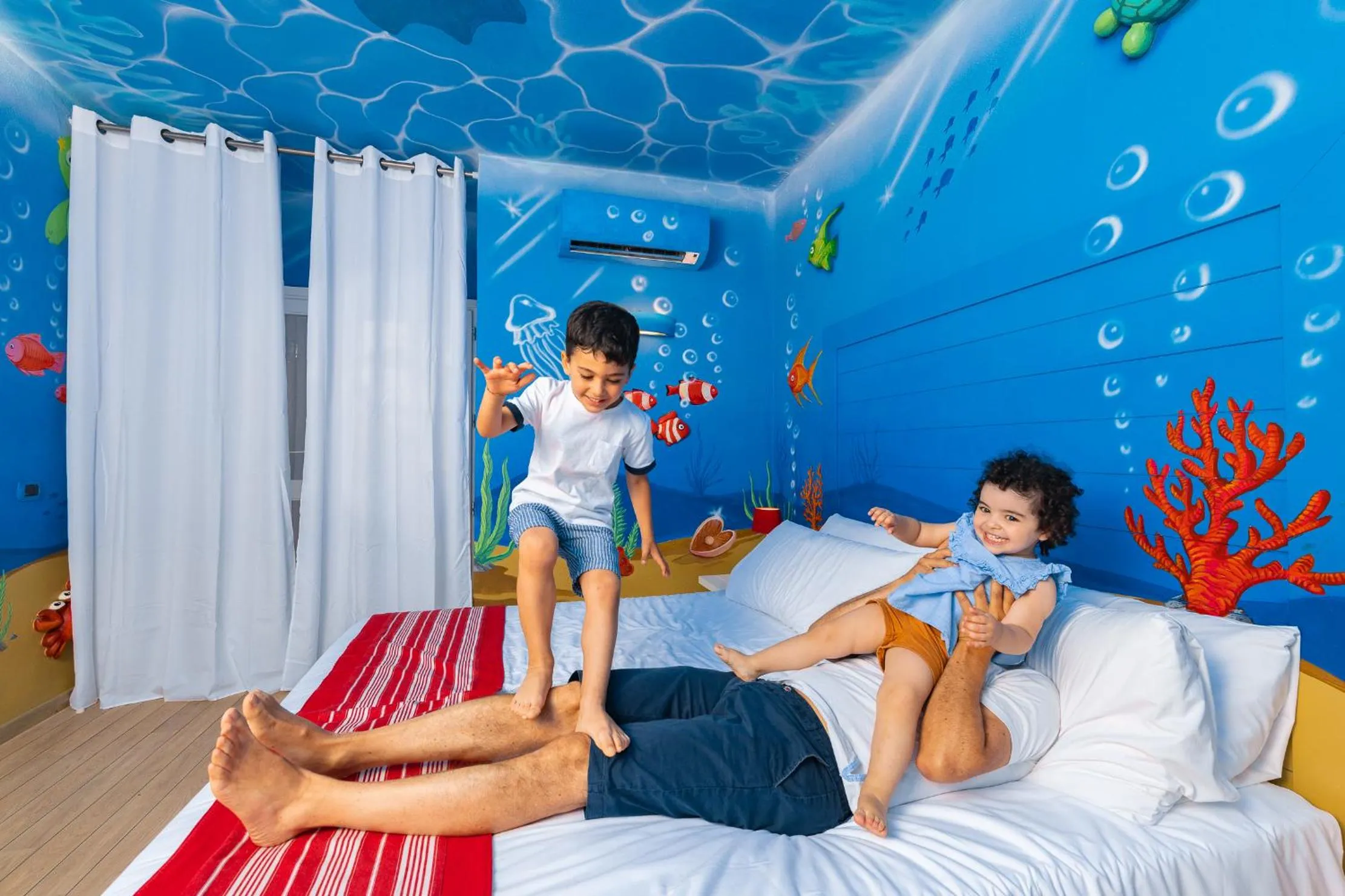 People, Bed in UNAHOTELS Club Hotel Ancora