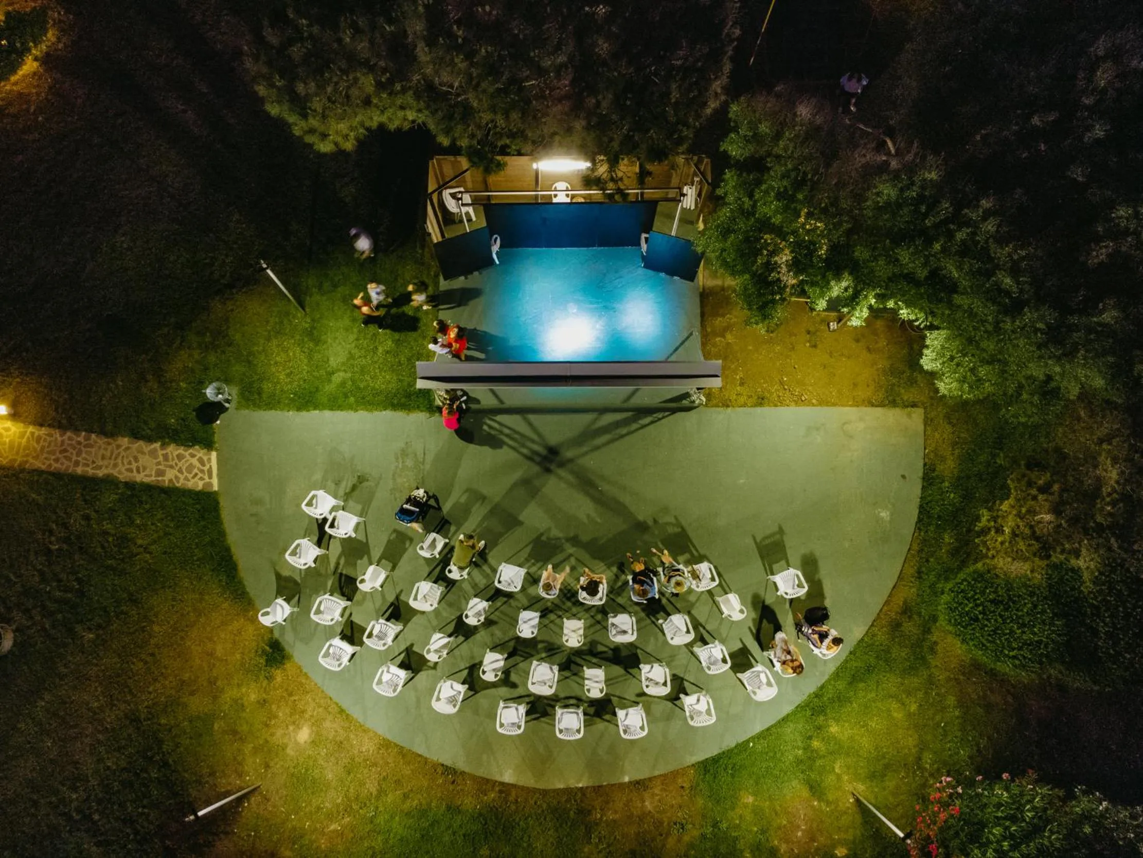 Evening entertainment in UNAHOTELS Club Hotel Ancora