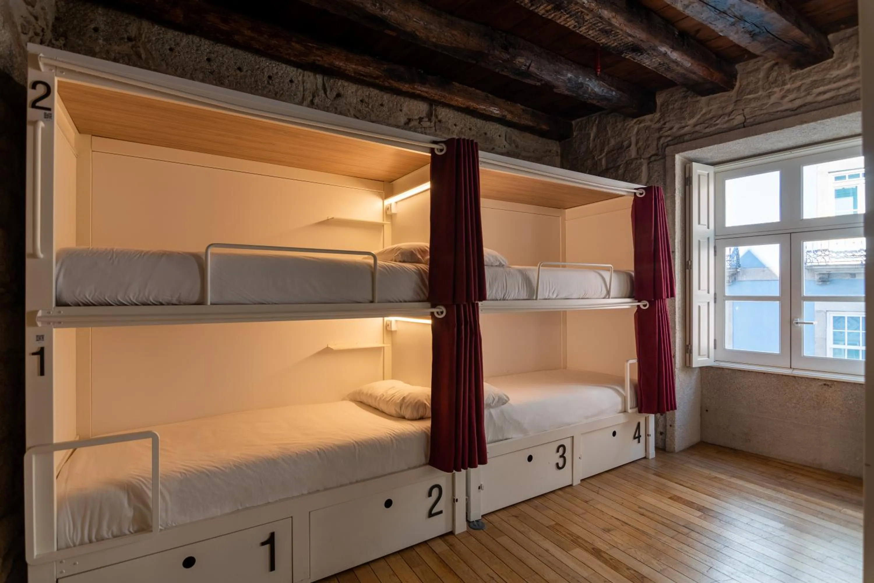 bunk bed, Bed in The Central House Porto Ribeira