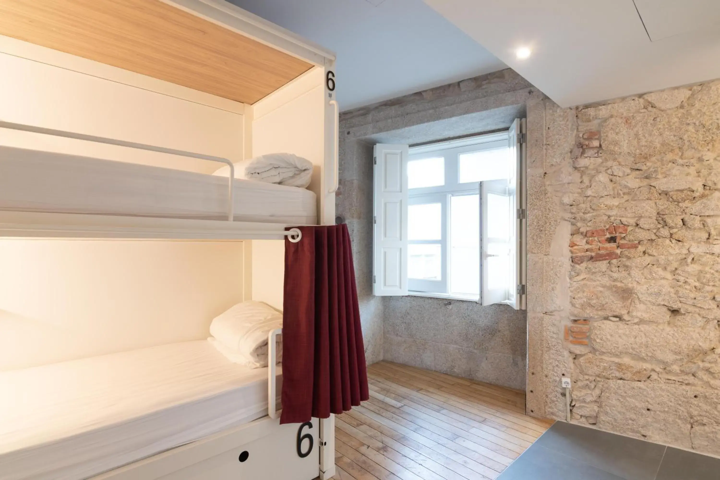 Bed in 8-Bed Mixed Dormitory Room with Private Bathroom in The Central House Porto Ribeira Bed in 8-Bed Mixed Dormitory Room with Private Bathroom in The Central House Porto Ribeira