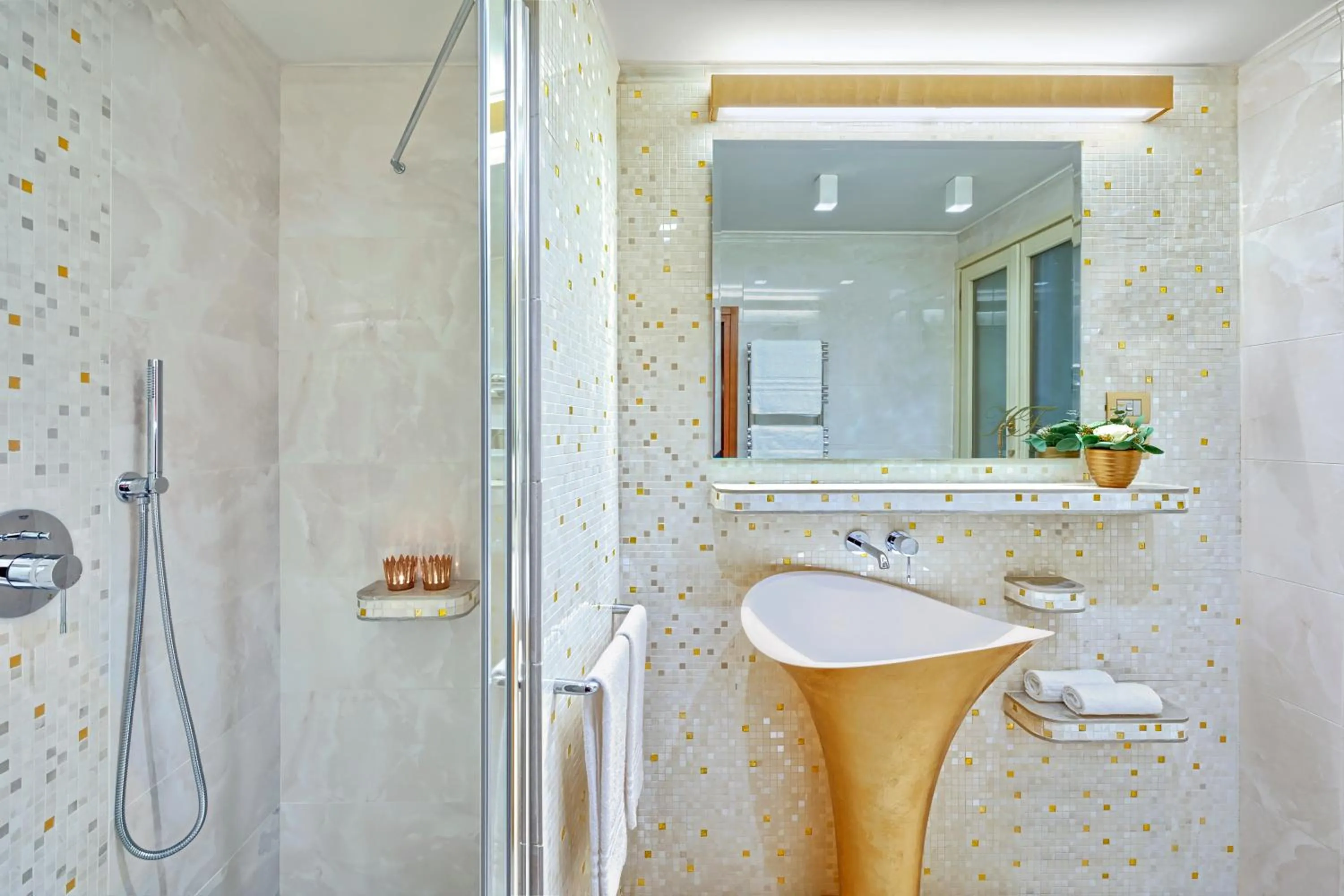 Bathroom in Hotel Firenze