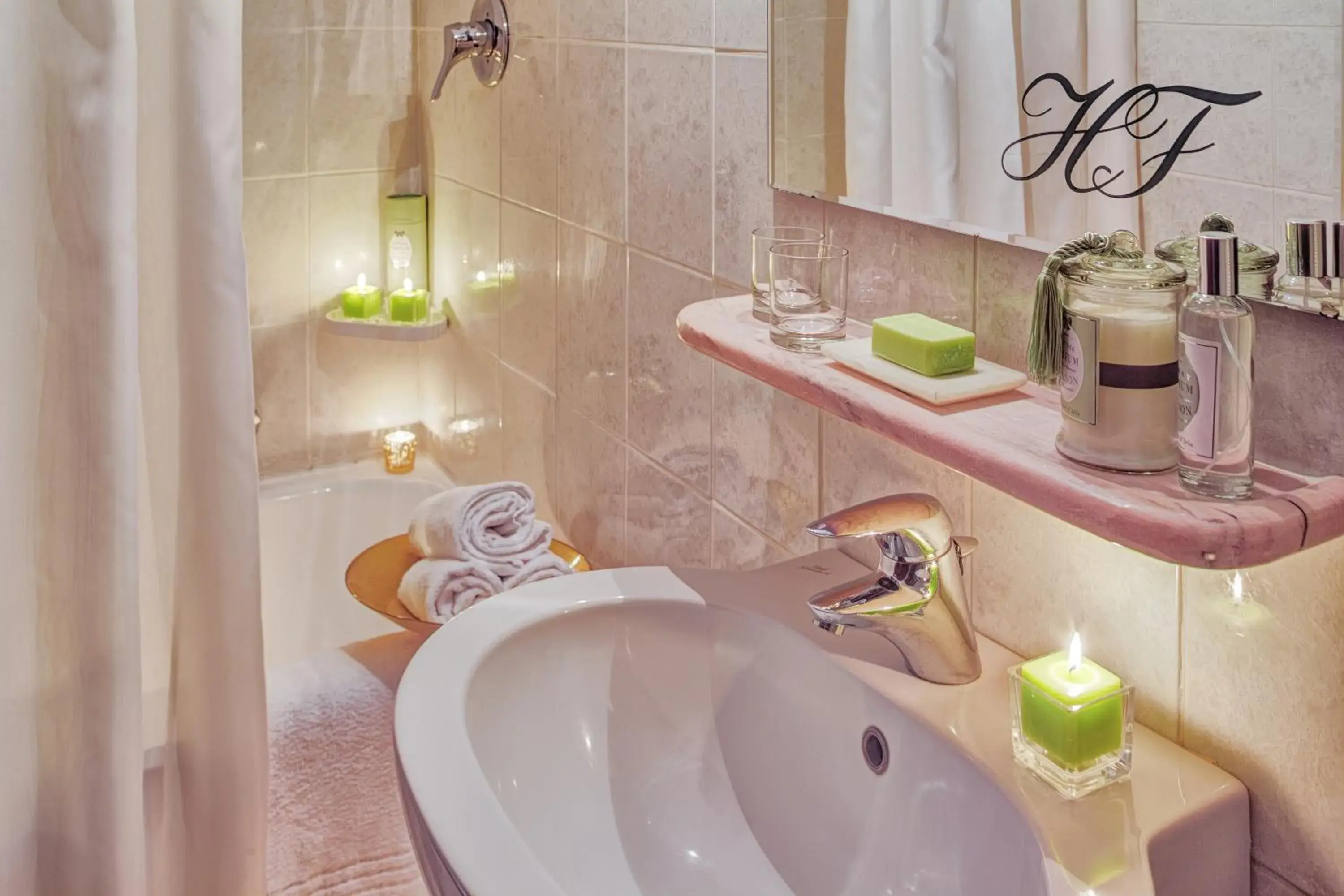 Bathroom in Hotel Firenze Bathroom in Hotel Firenze