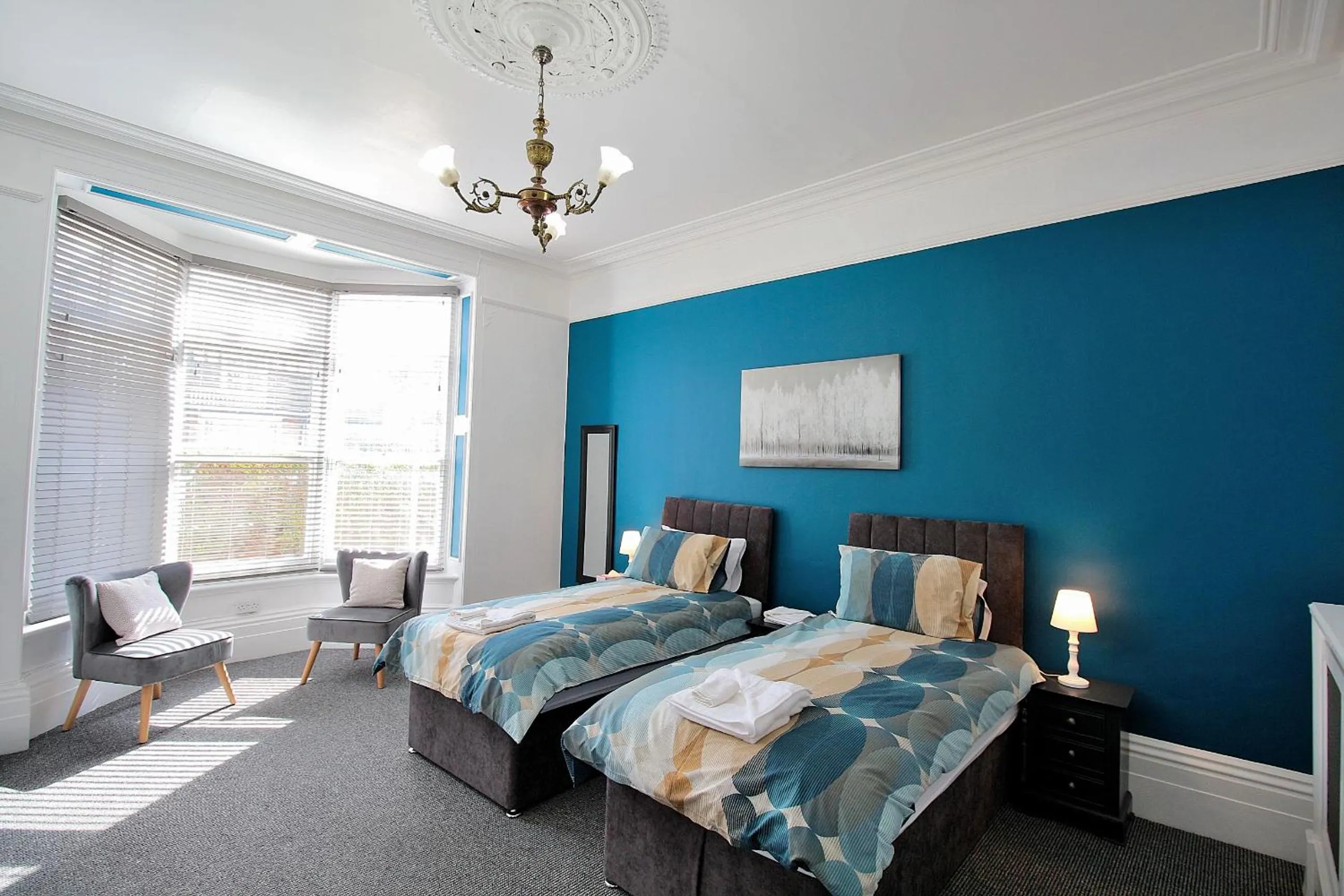 Photo of the whole room, Bed in Hamilton