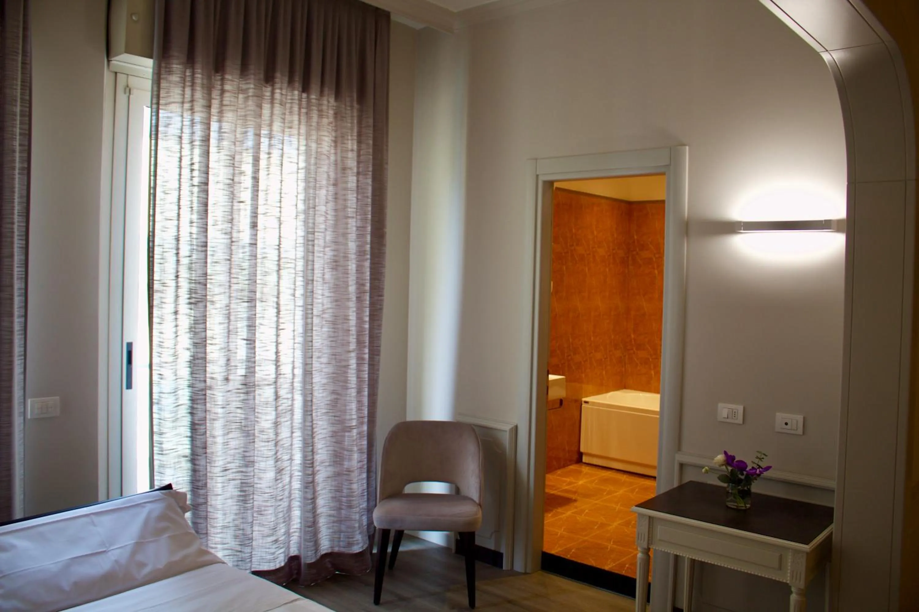 Bedroom, Bed in Parco dei Principi Boutique Hotel