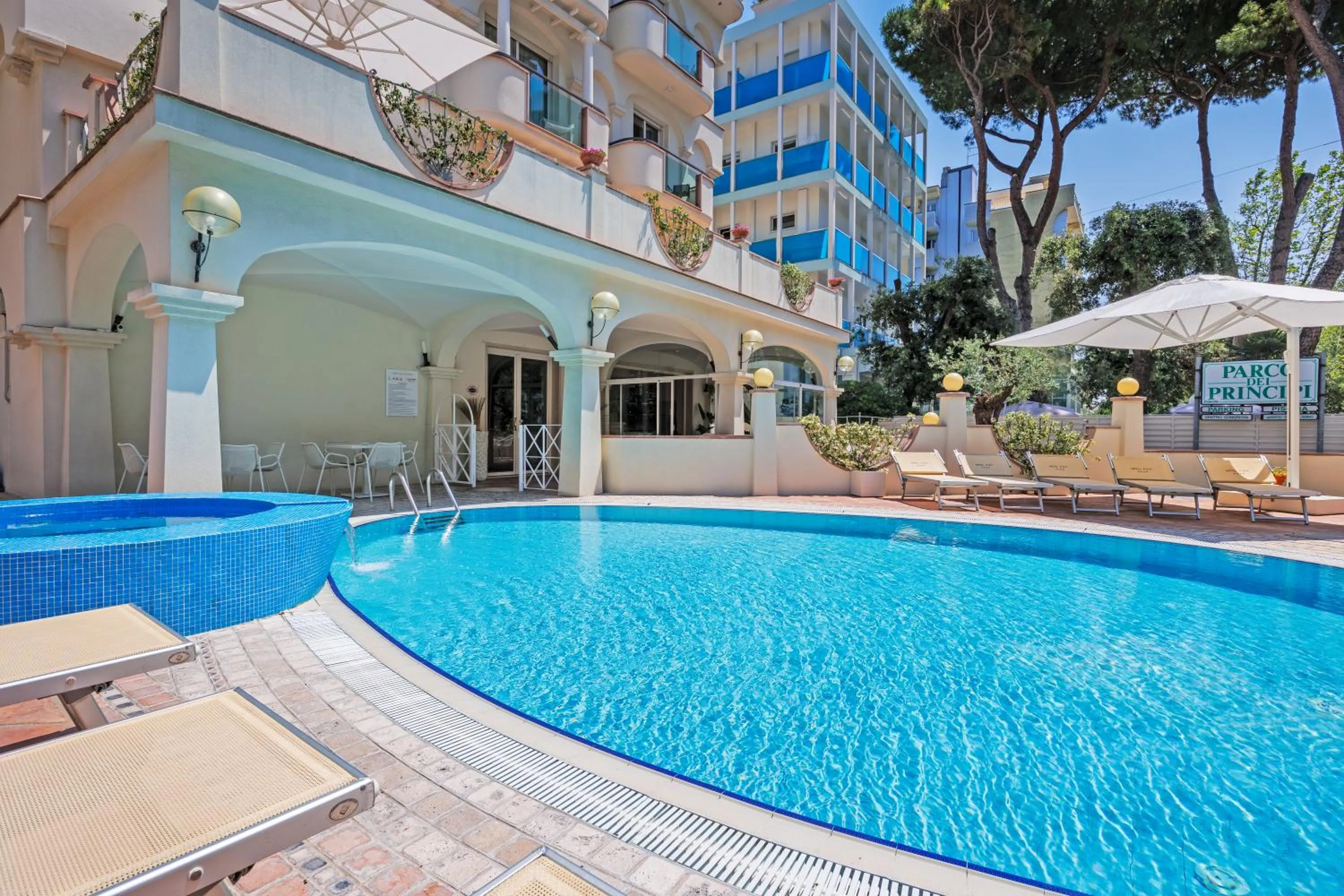 Swimming pool in Parco dei Principi Boutique Hotel