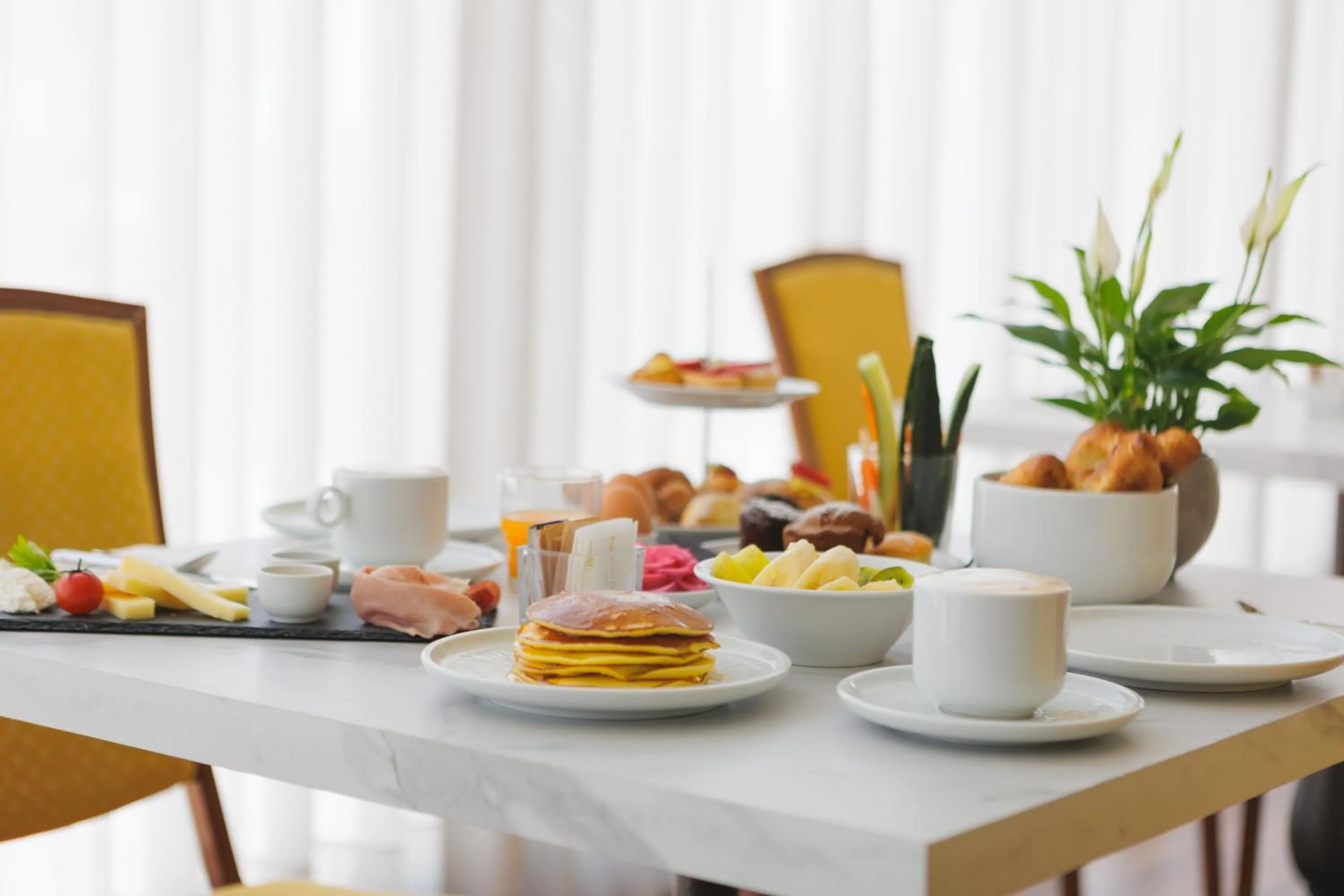 Restaurant/places to eat in Parco dei Principi Boutique Hotel