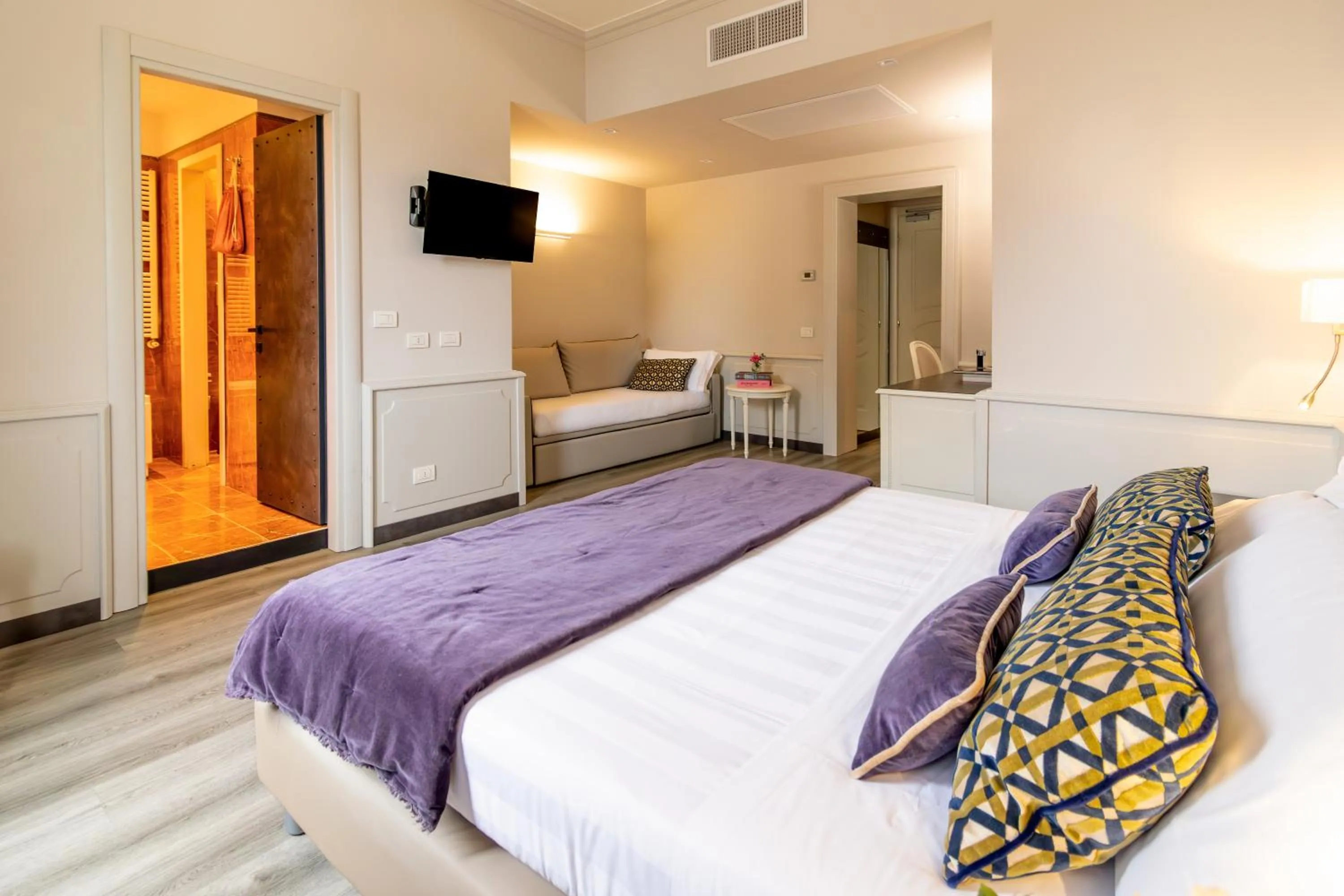 Photo of the whole room, Bed in Parco dei Principi Boutique Hotel