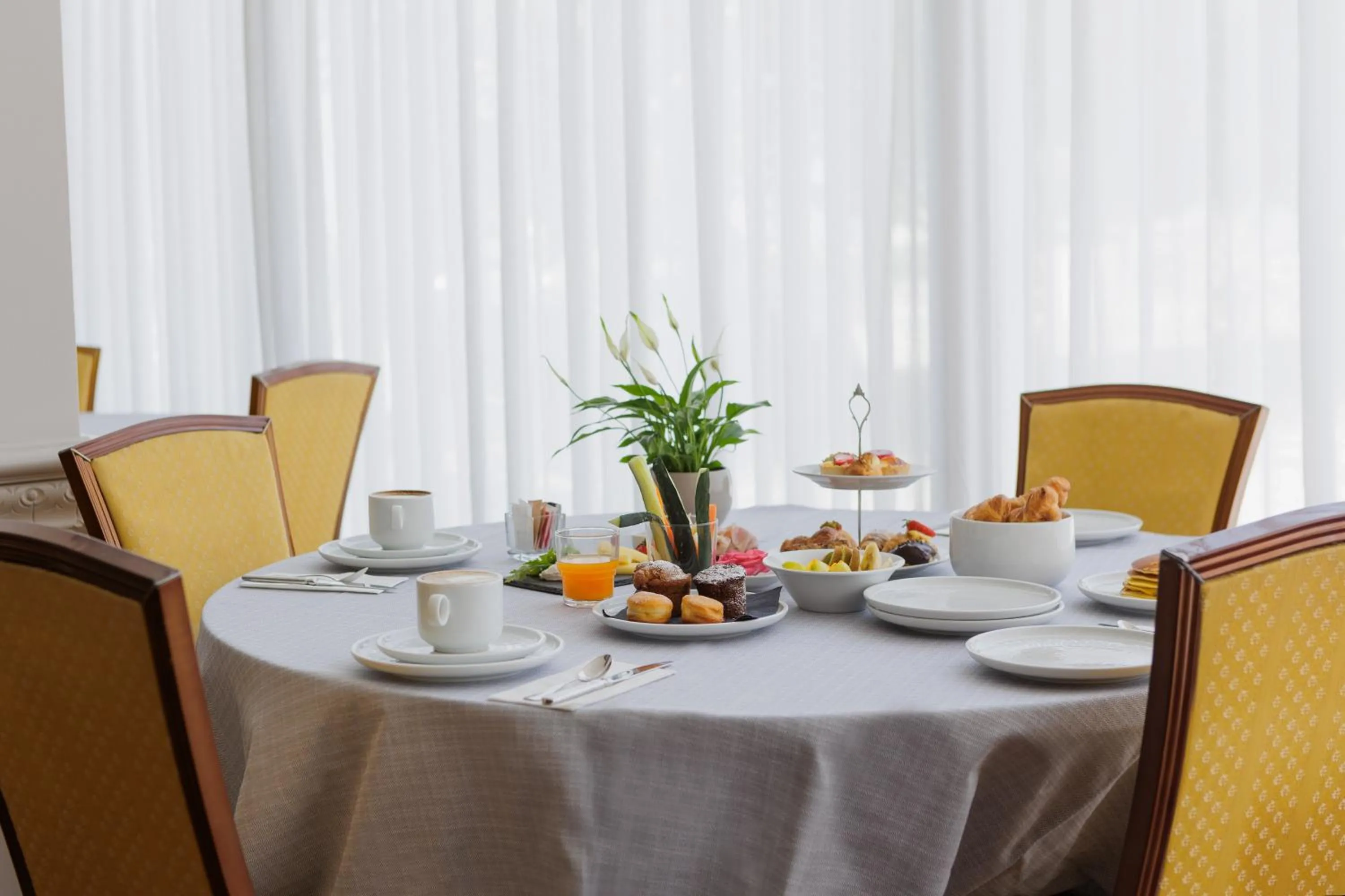 Restaurant/places to eat in Parco dei Principi Boutique Hotel