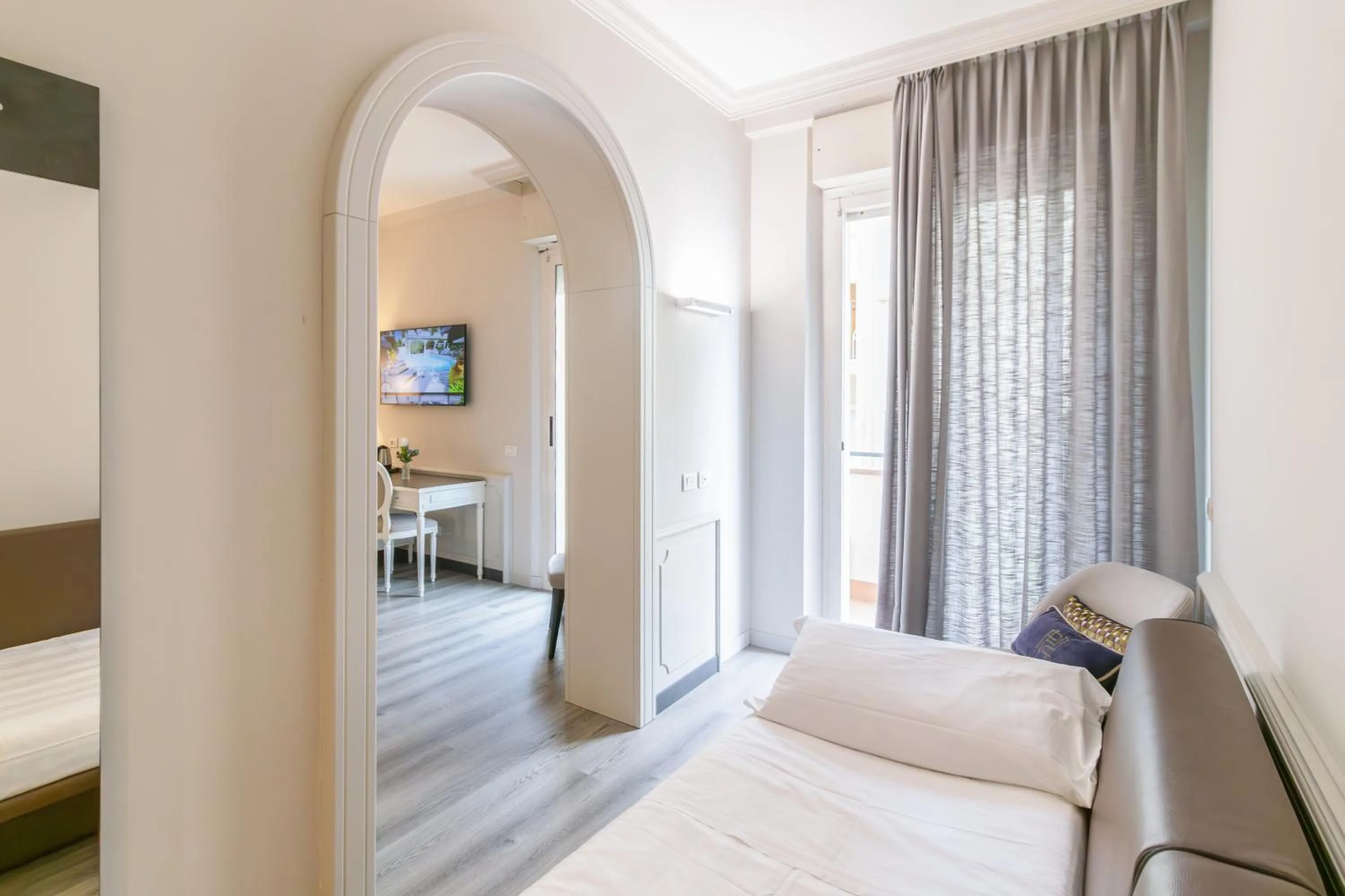 View (from property/room), Bed in Parco dei Principi Boutique Hotel