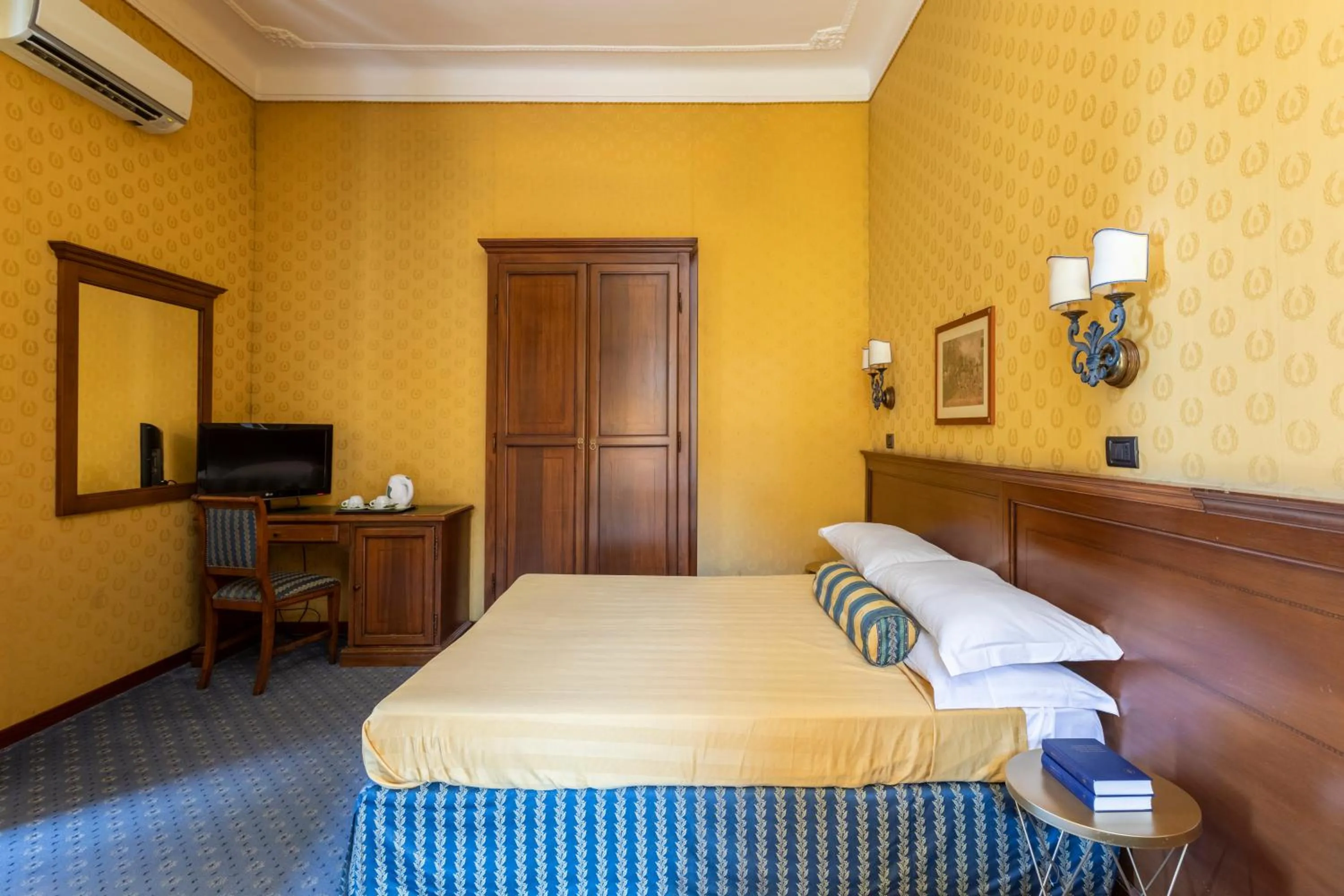 Bed in Hotel Coppede'