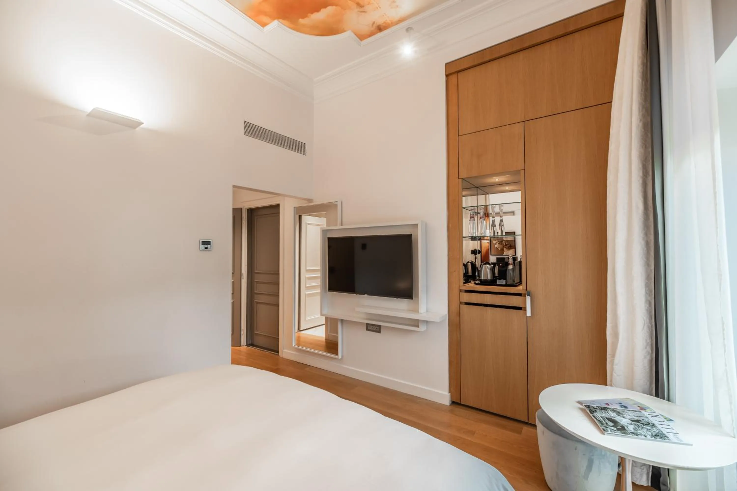 Bedroom, Bed in Sofitel Roma Villa Borghese