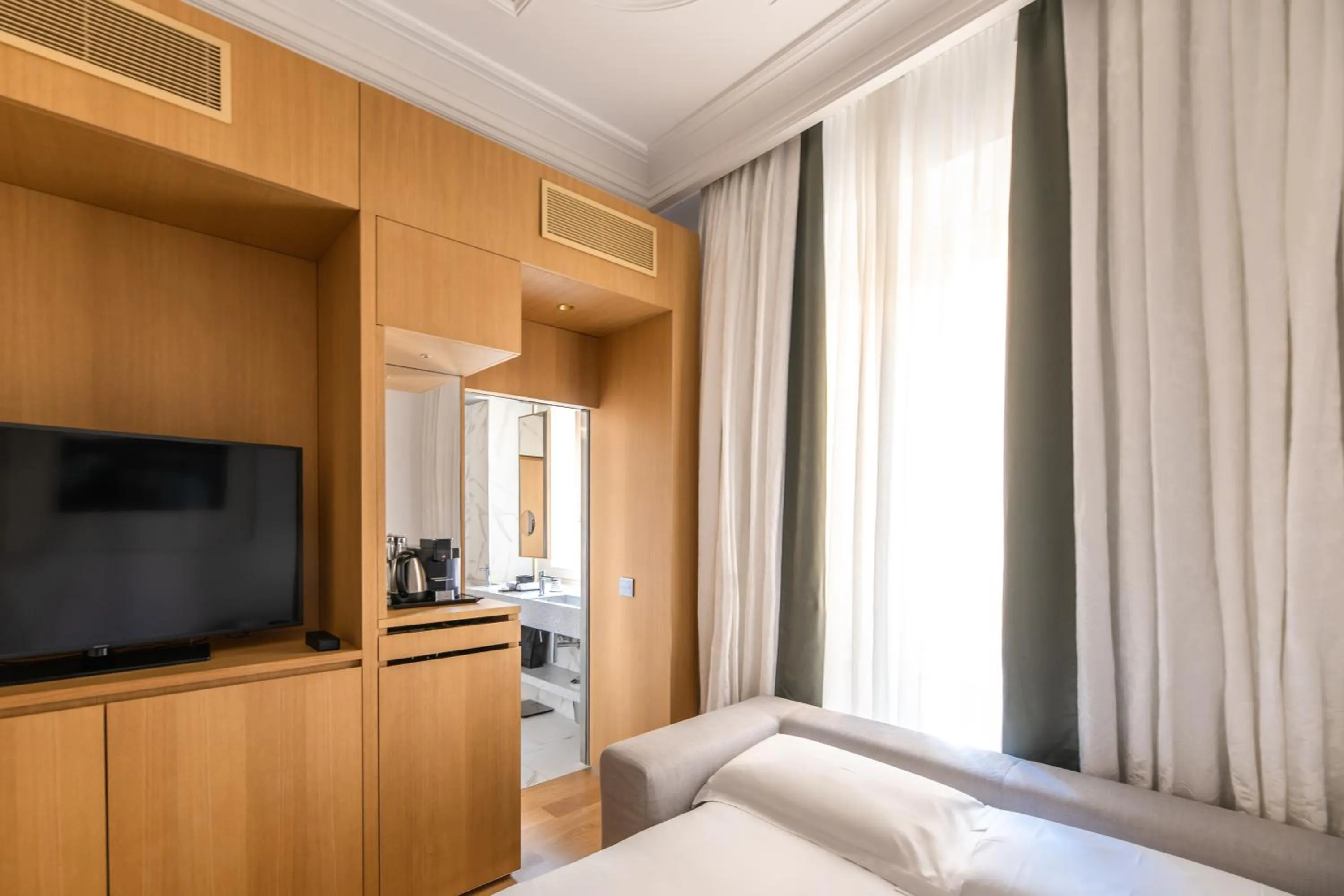 Living room, Bed in Sofitel Roma Villa Borghese