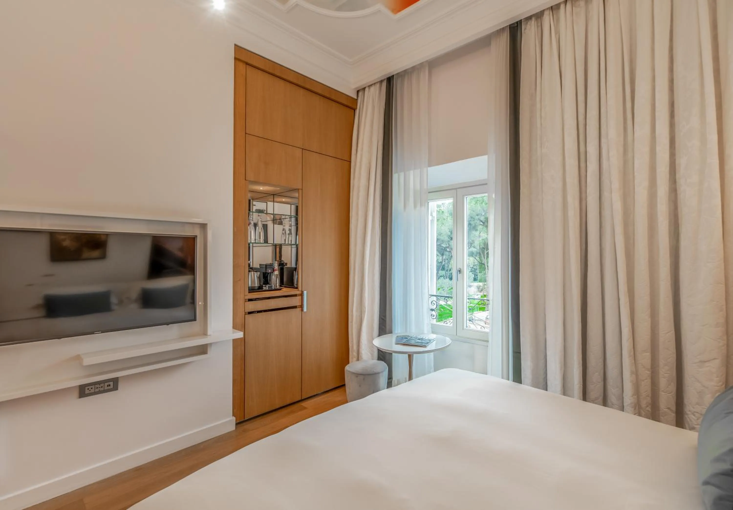 Bedroom, Bed in Sofitel Roma Villa Borghese