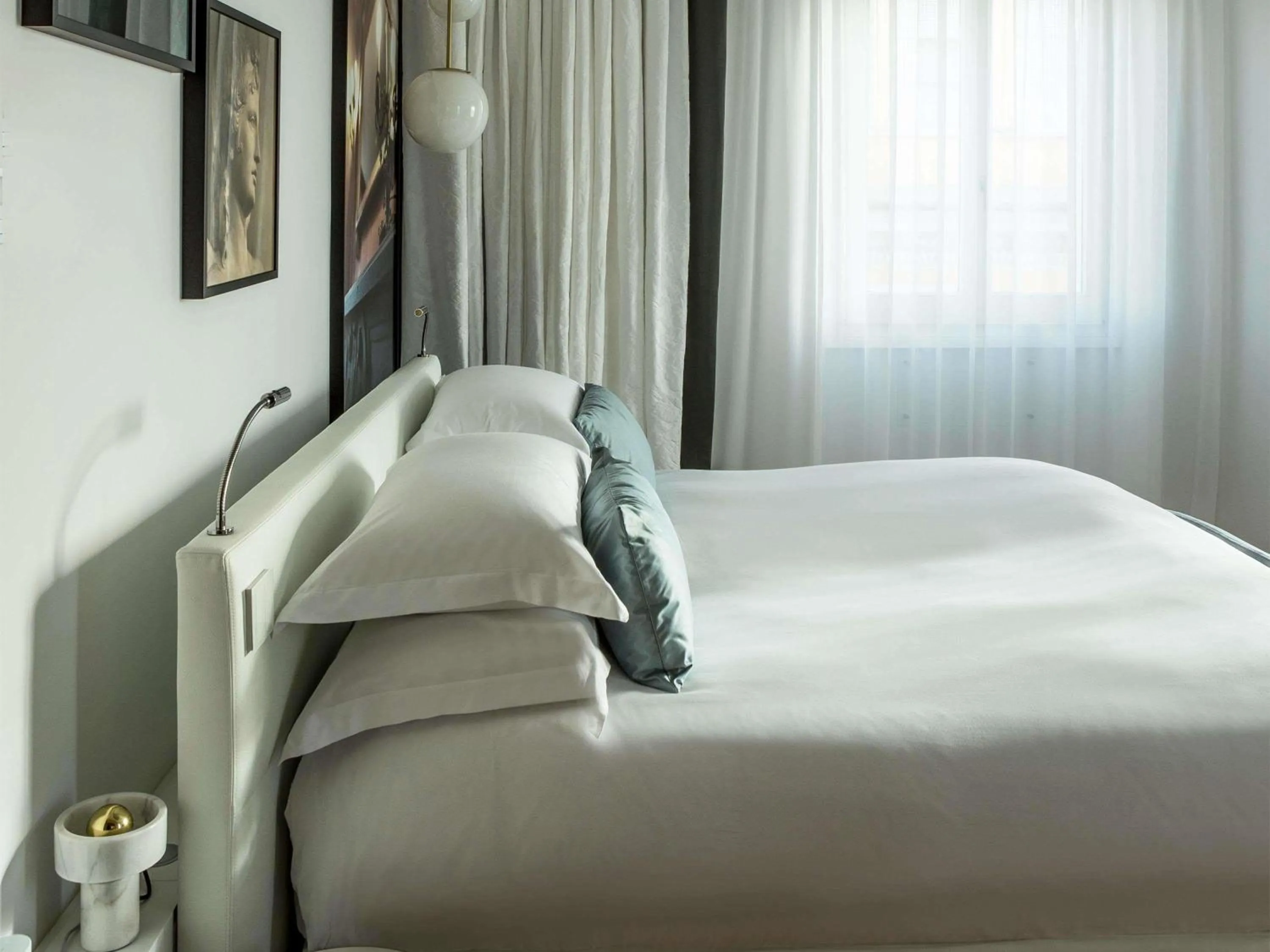 Bedroom, Bed in Sofitel Roma Villa Borghese