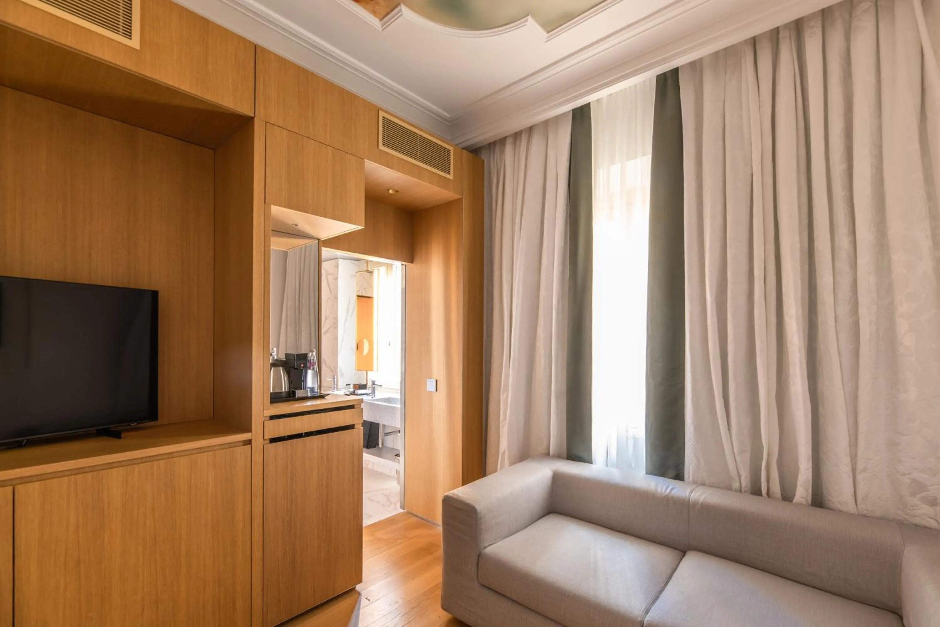 Living room in Sofitel Roma Villa Borghese