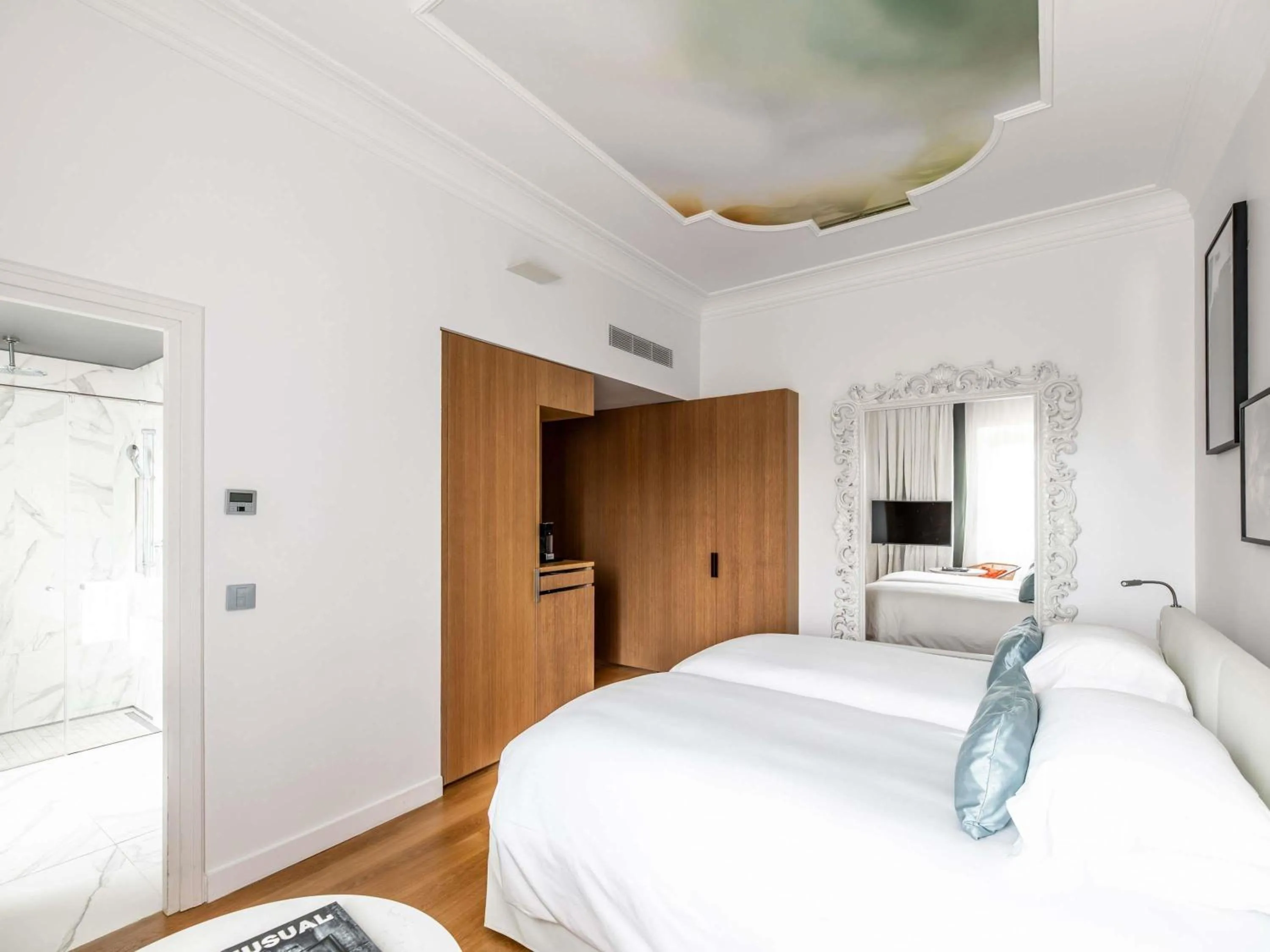 Bedroom, Bed in Sofitel Roma Villa Borghese