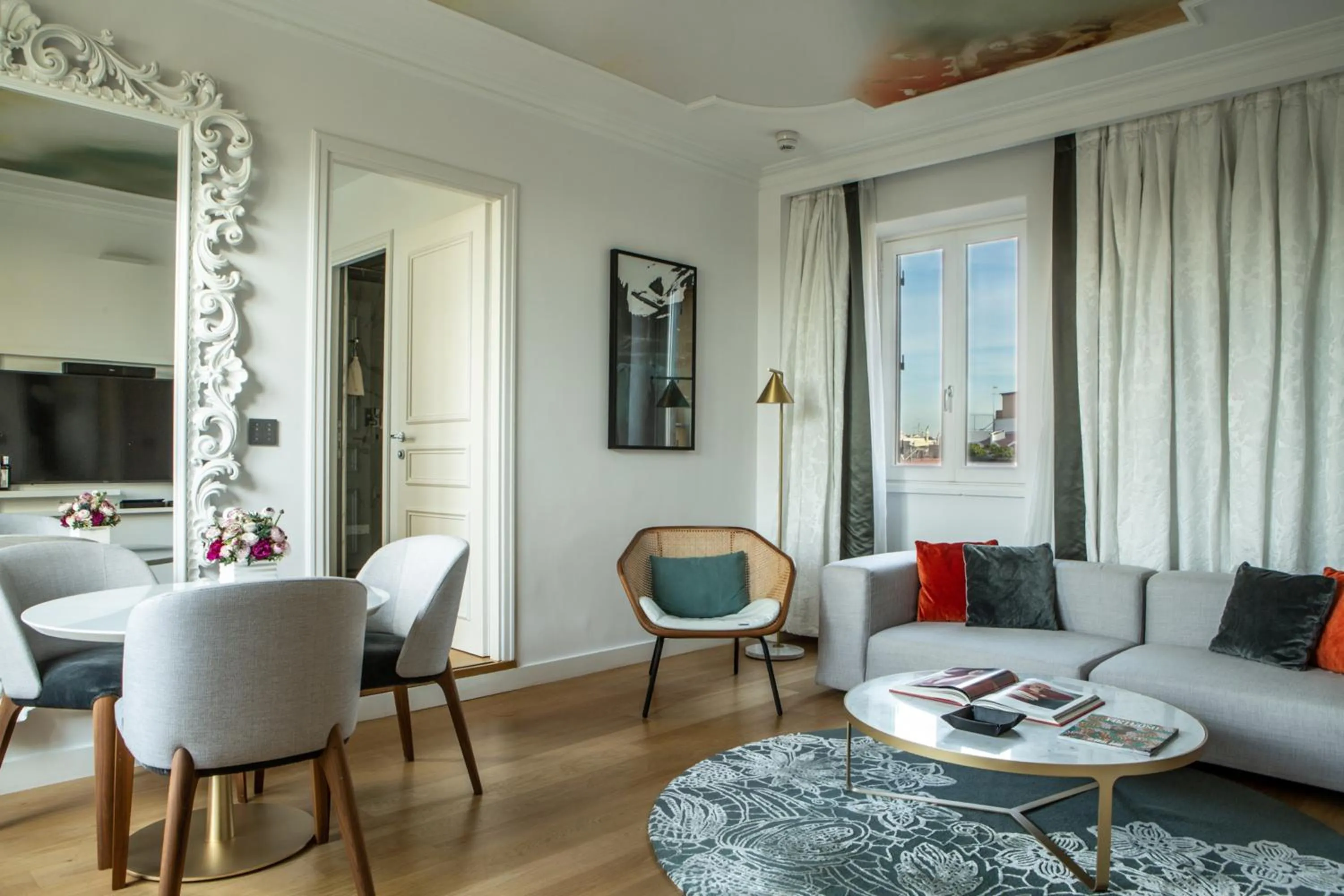 Living room in Sofitel Roma Villa Borghese