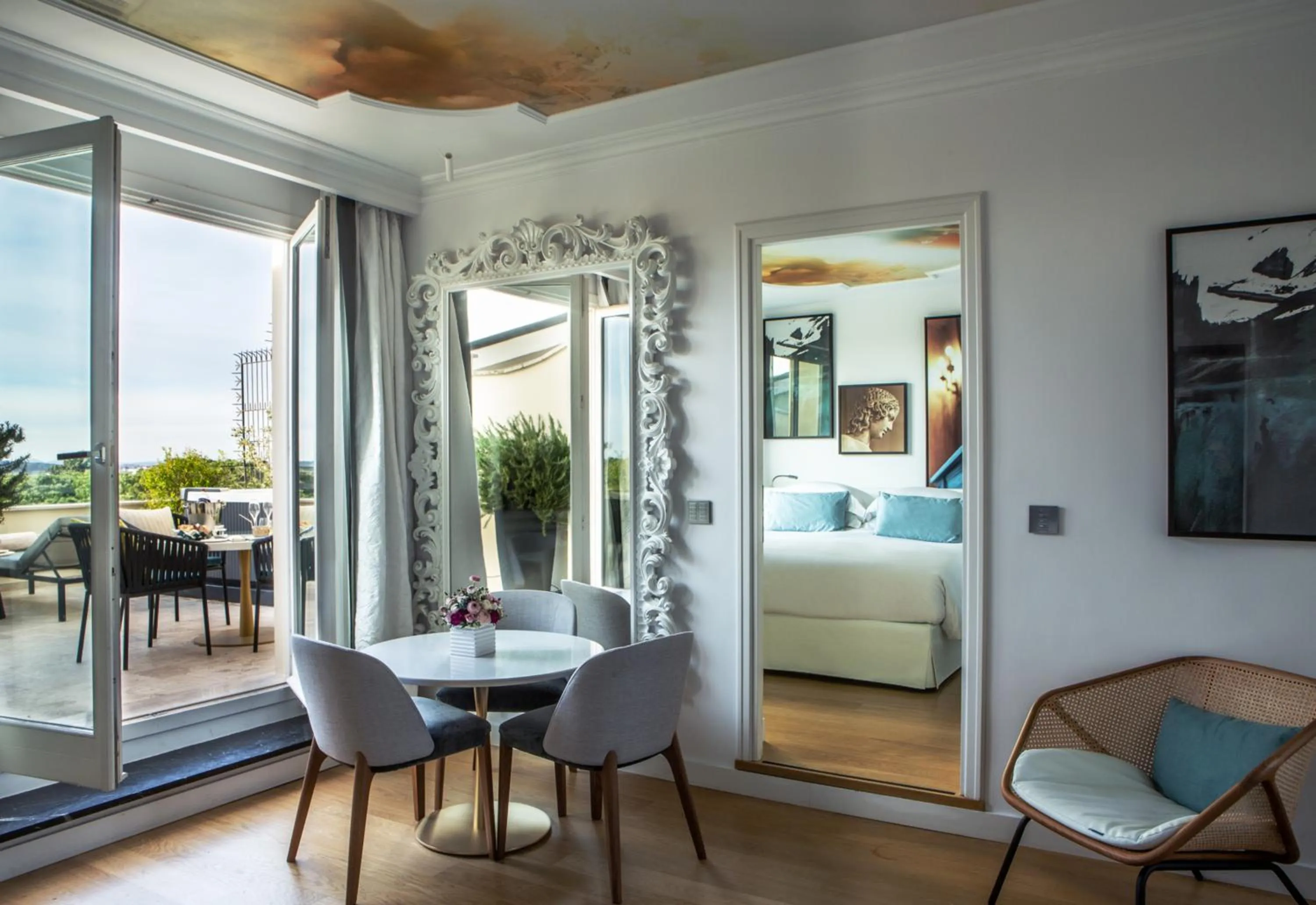 Photo of the whole room, Bed in Sofitel Roma Villa Borghese