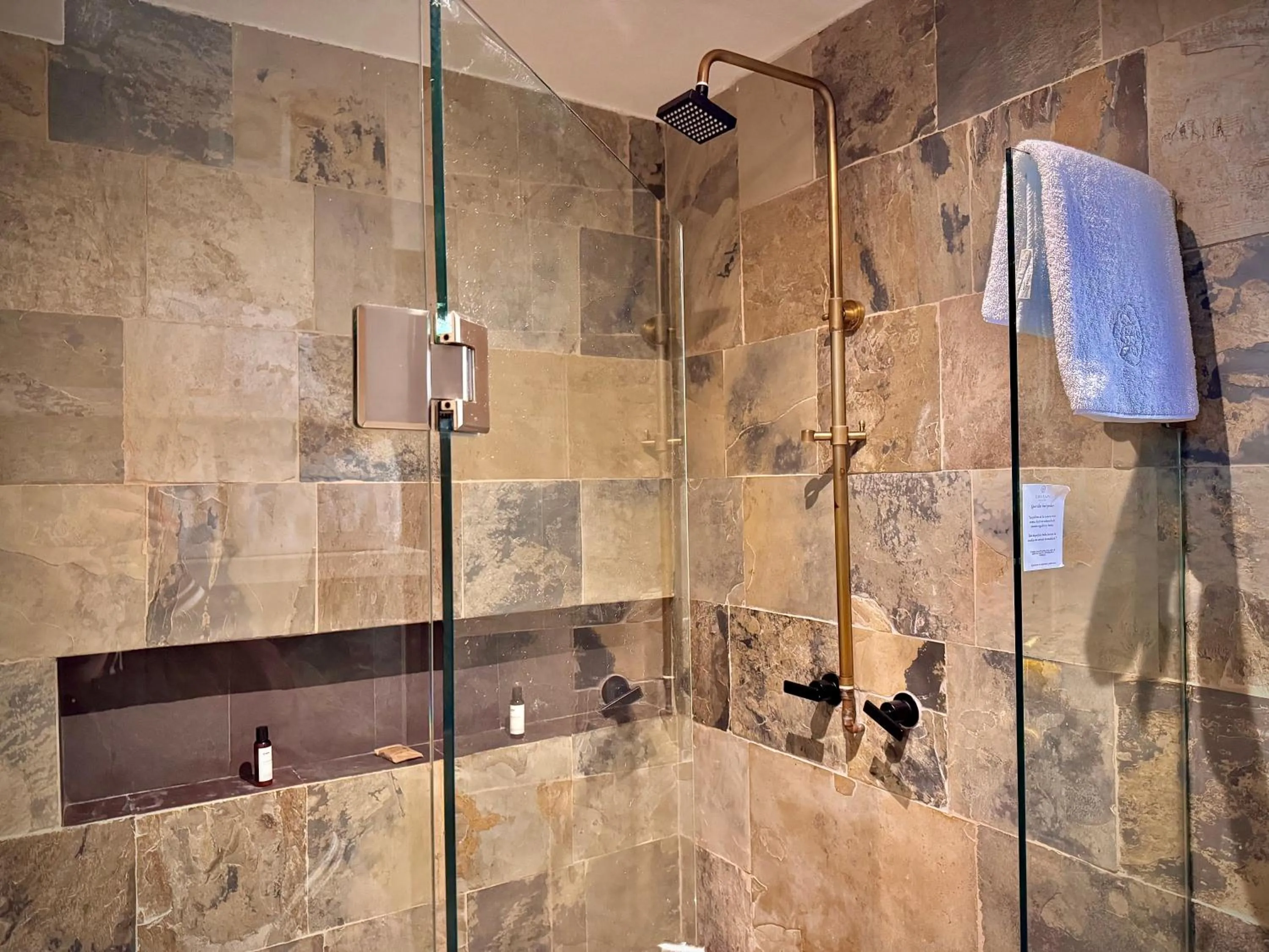 Shower in Hotel Boutique Casa Laja