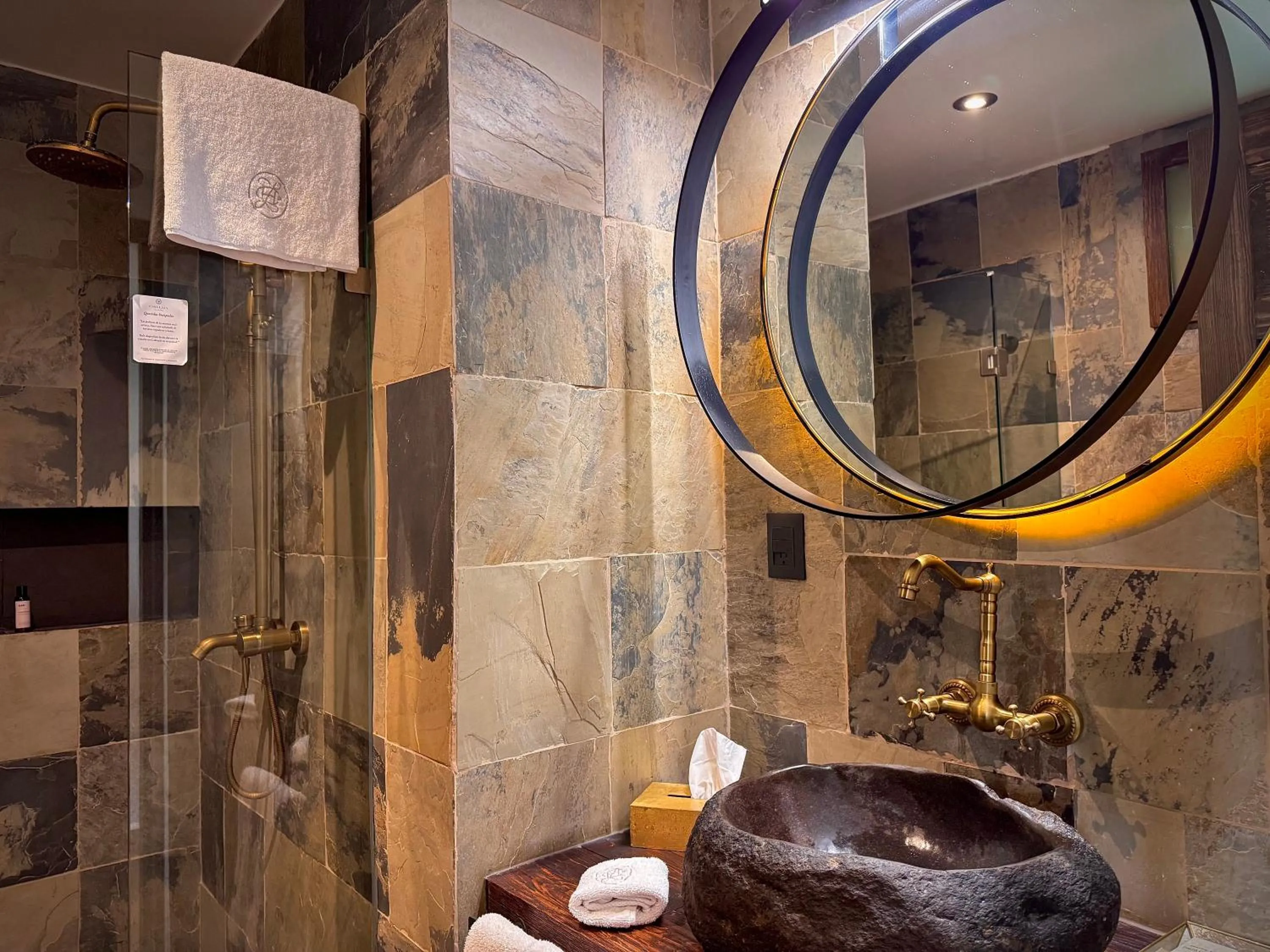 Shower in Hotel Boutique Casa Laja