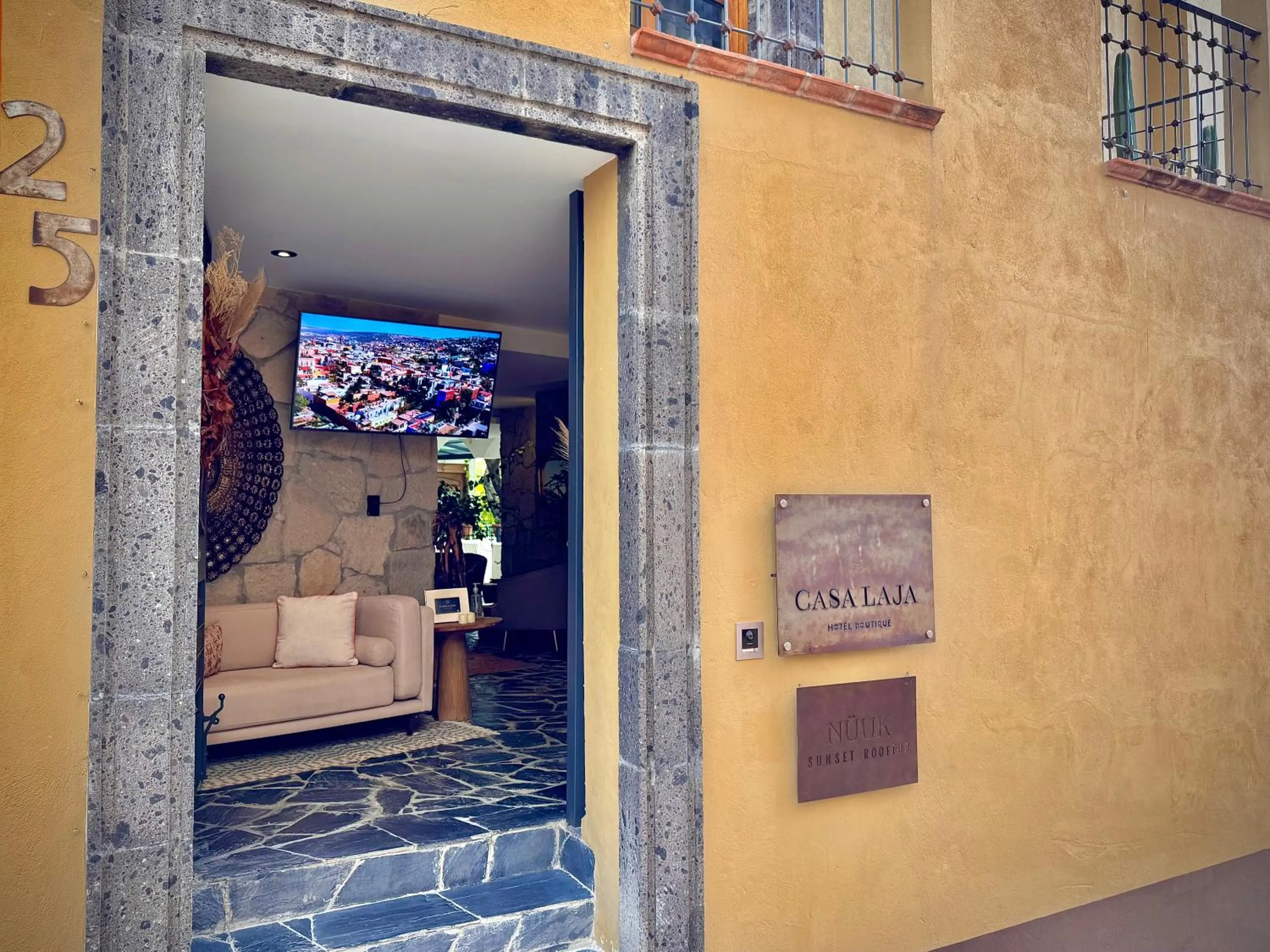 Property building in Hotel Boutique Casa Laja