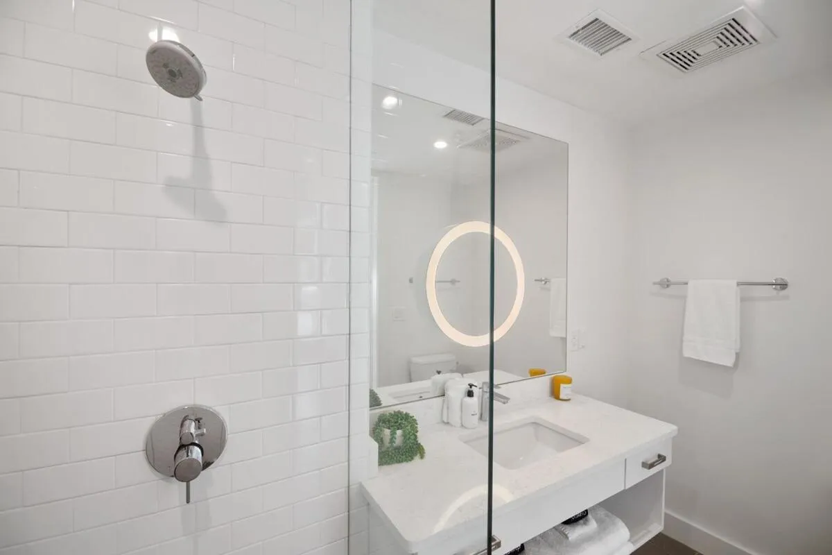 Bathroom in The Iris