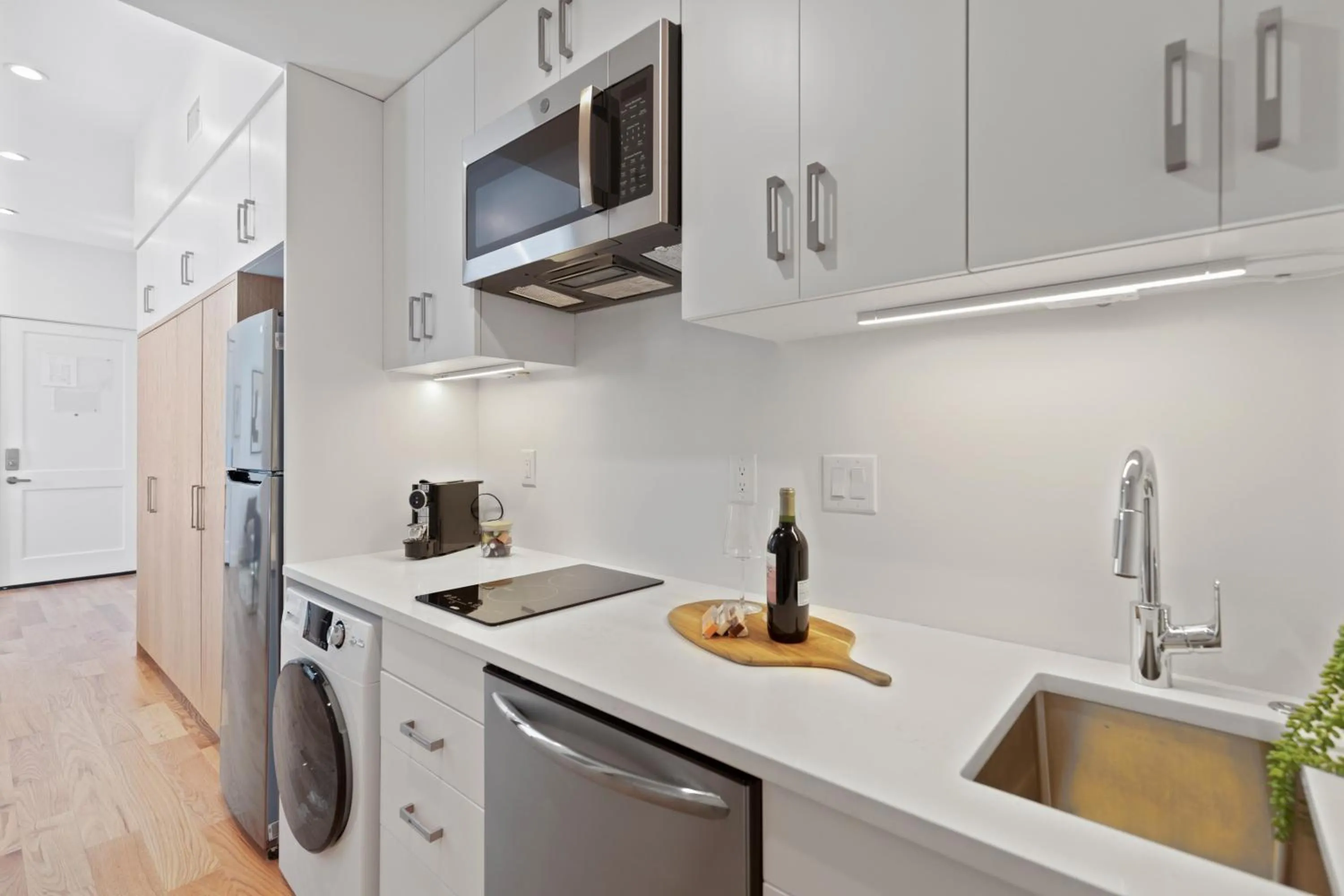 Coffee/tea facilities in The Iris