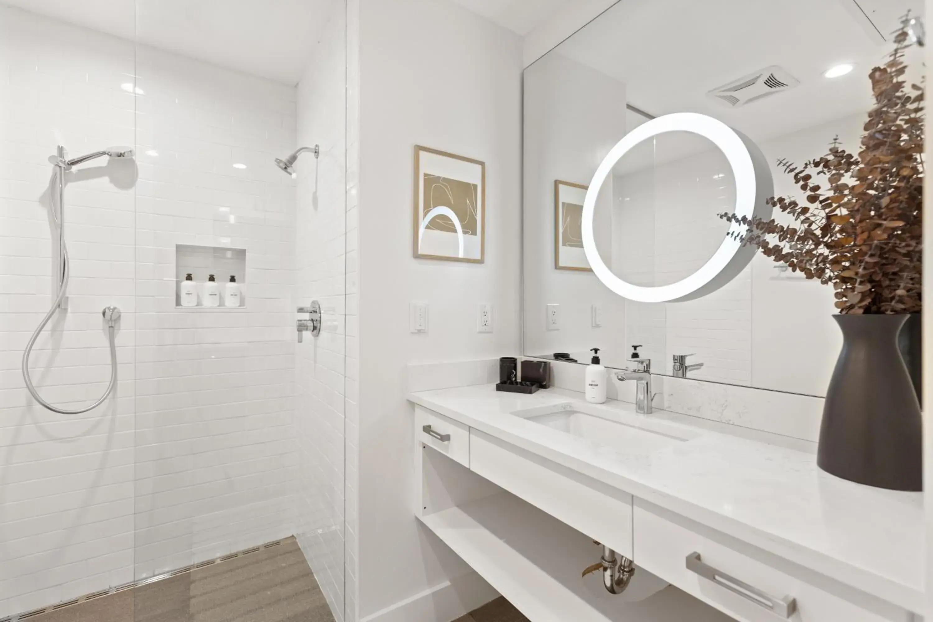 Classic Apartment in The Iris Classic Apartment in The Iris