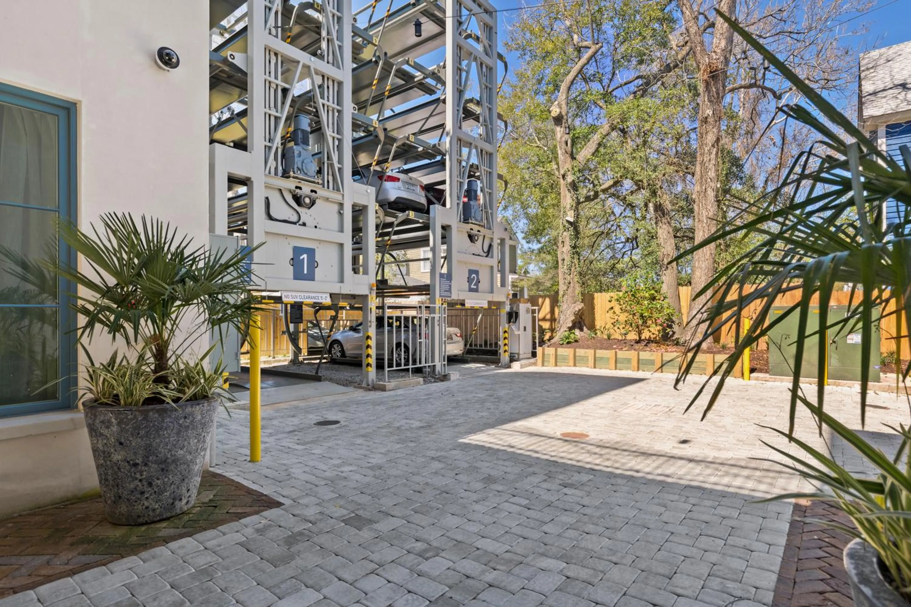 Facade/entrance in The Iris