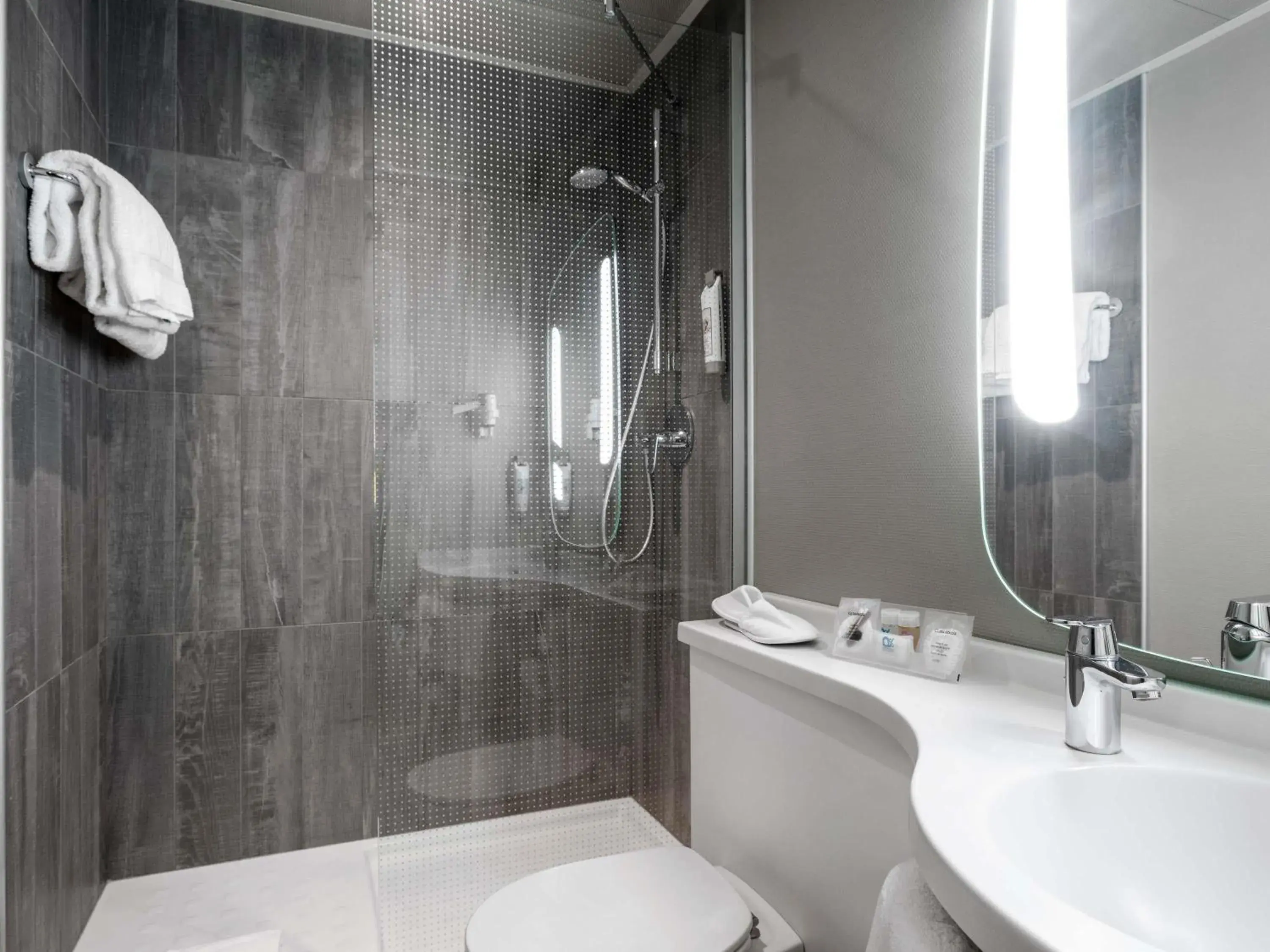 Property building in Ibis Milano Centro Property building in Ibis Milano Centro