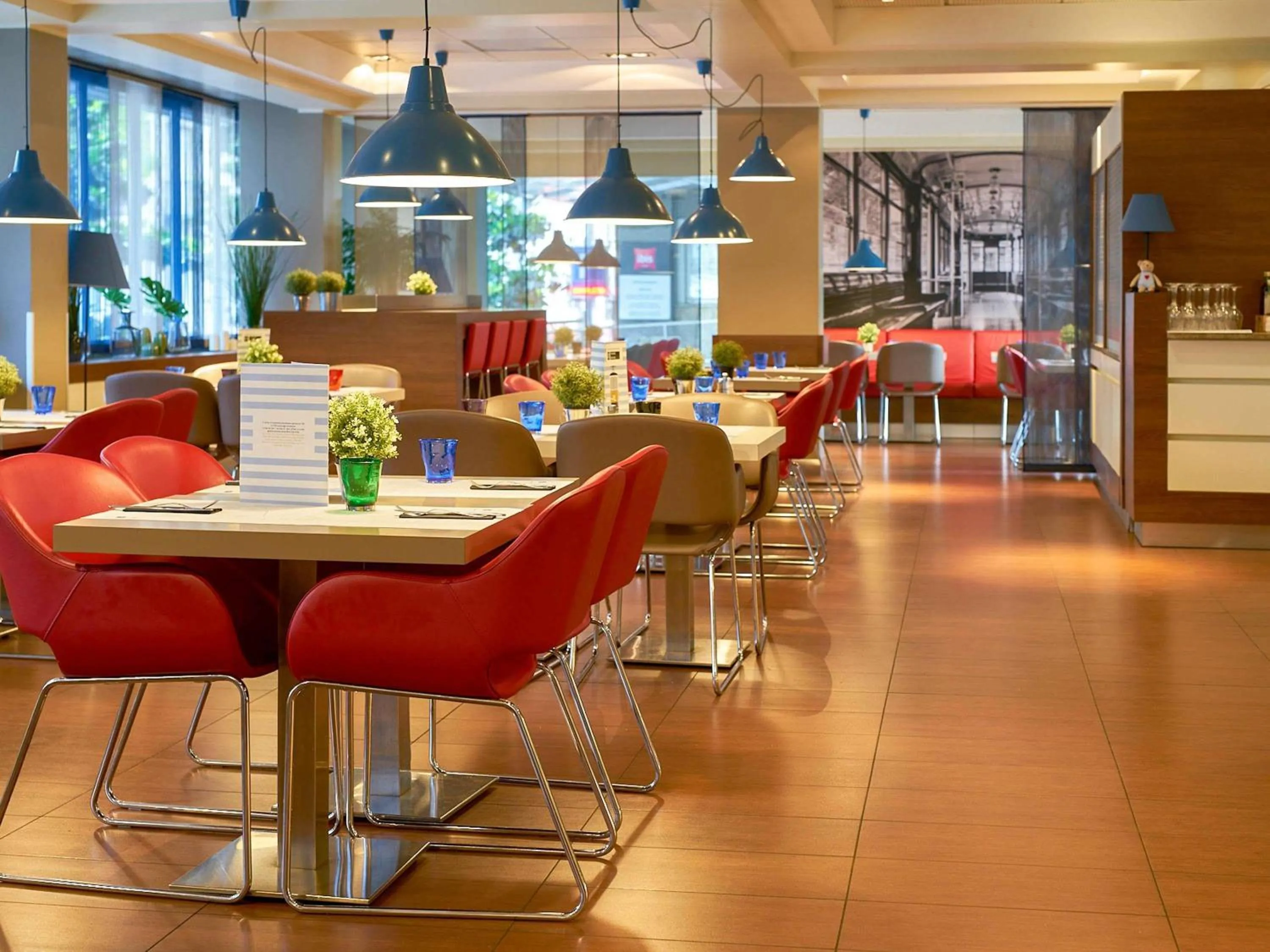 Restaurant/places to eat in Ibis Milano Centro