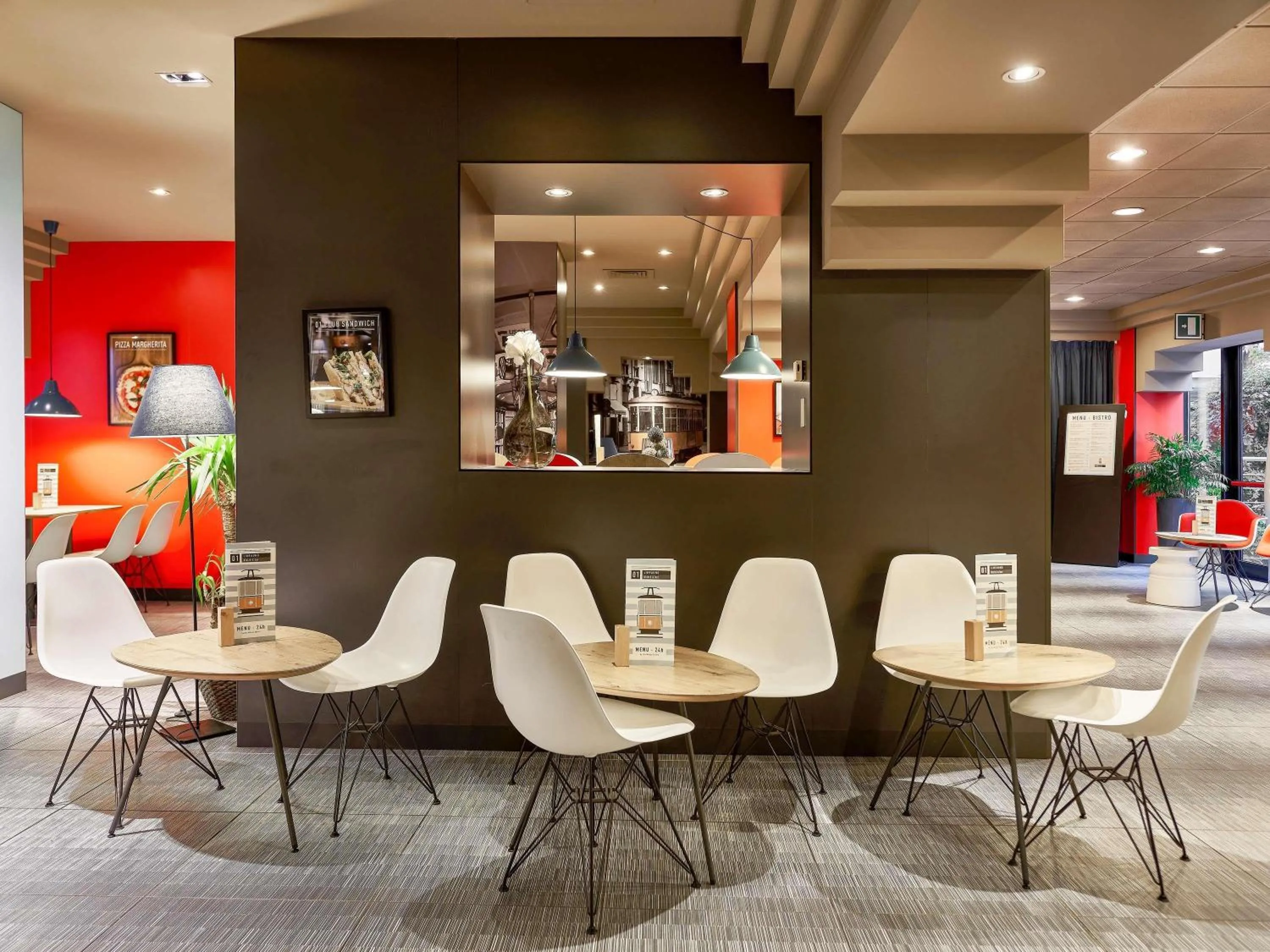 Lounge or bar in Ibis Milano Centro