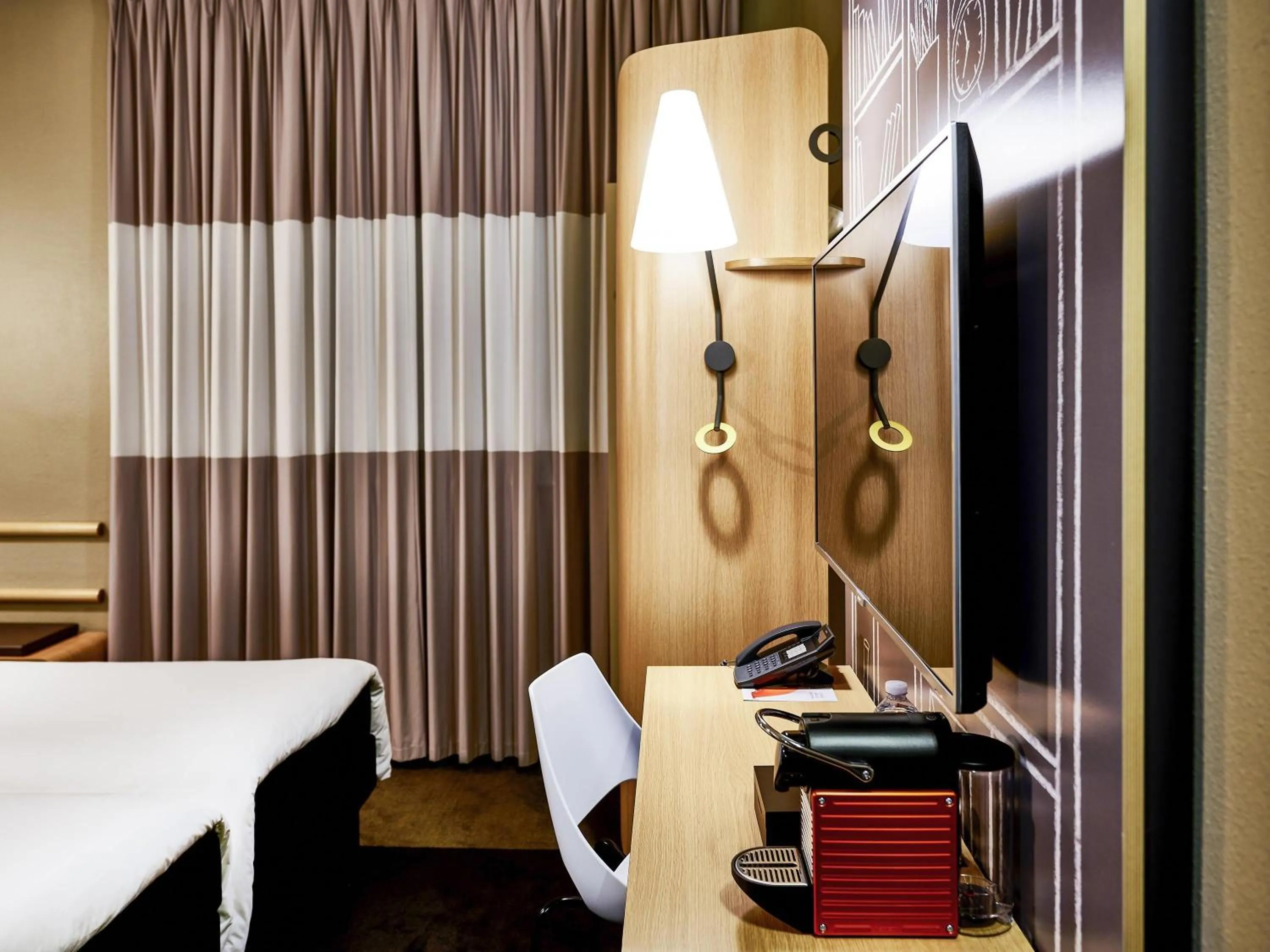 Bedroom in Ibis Milano Centro