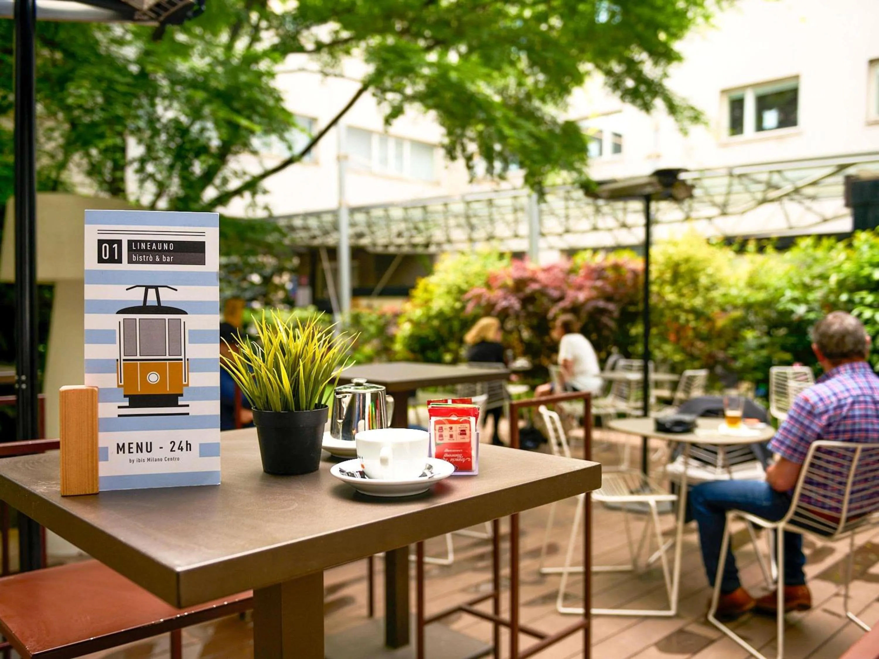 Lounge or bar in Ibis Milano Centro