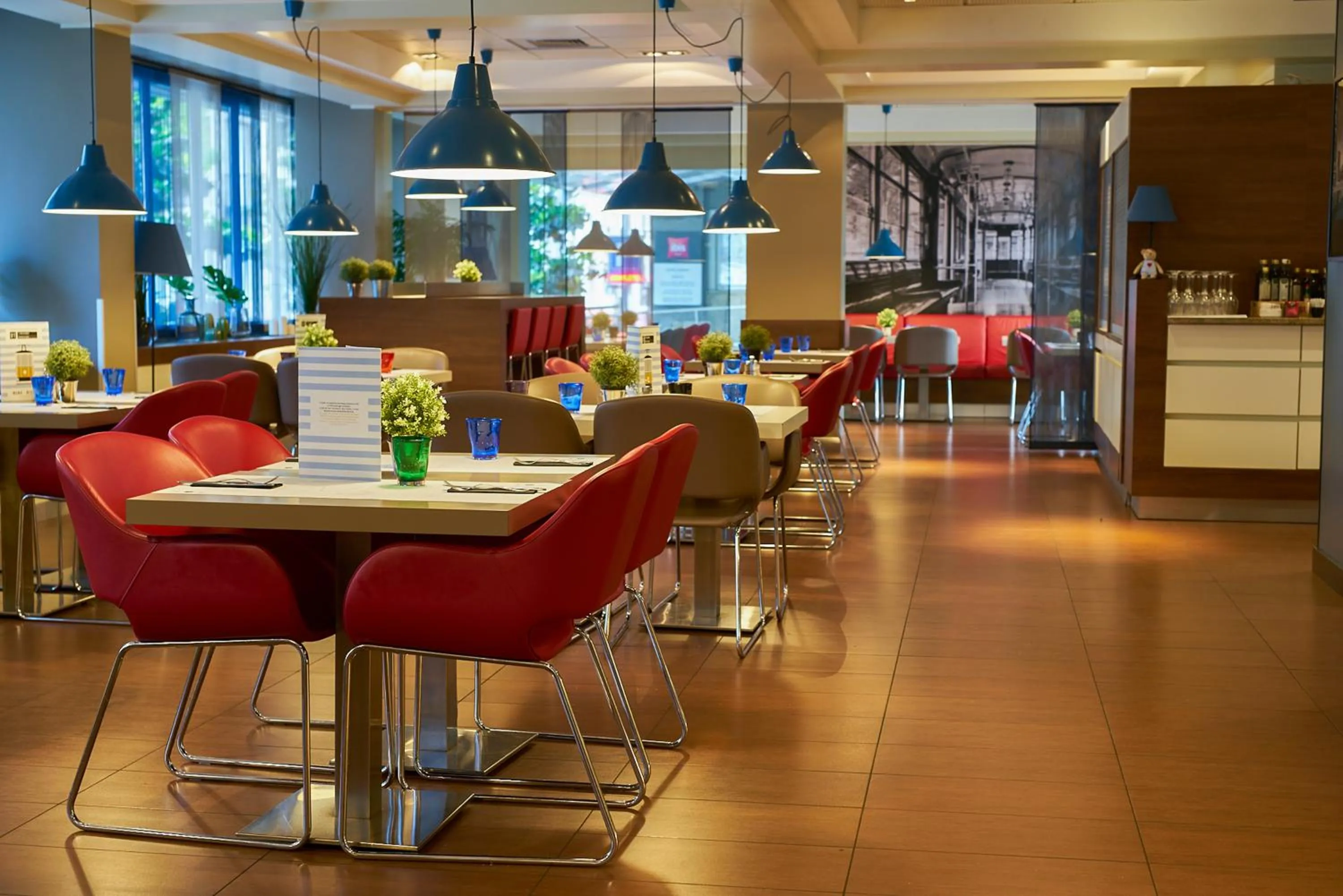 Restaurant/places to eat in Ibis Milano Centro