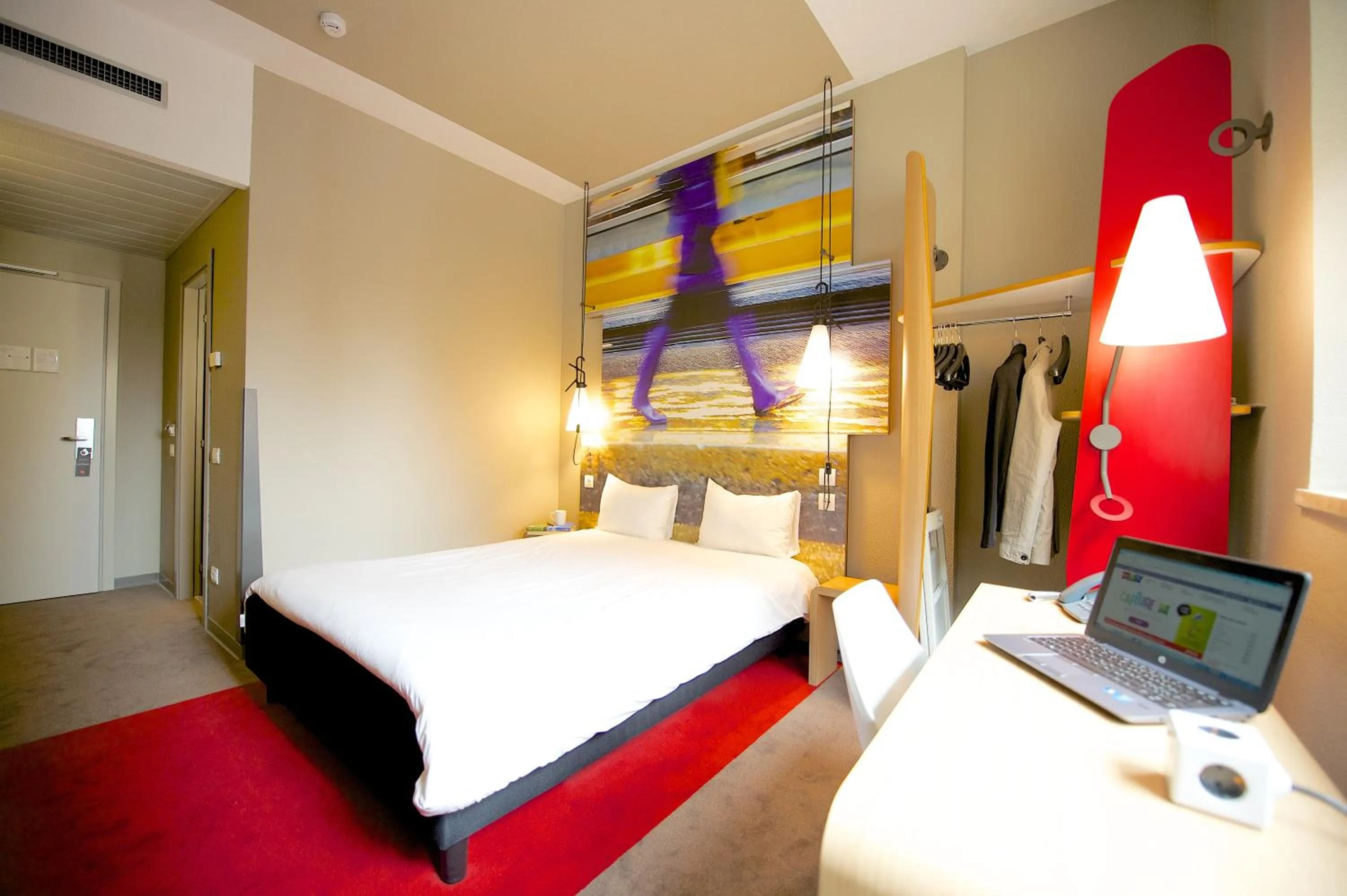 Photo of the whole room, Bed in Ibis Milano Centro