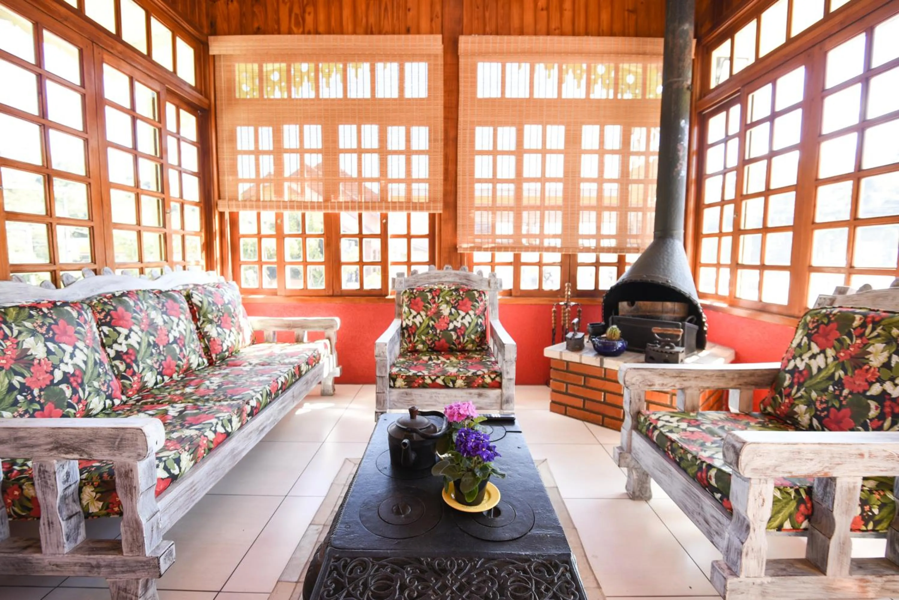 Seating area in Hotel Pequenino