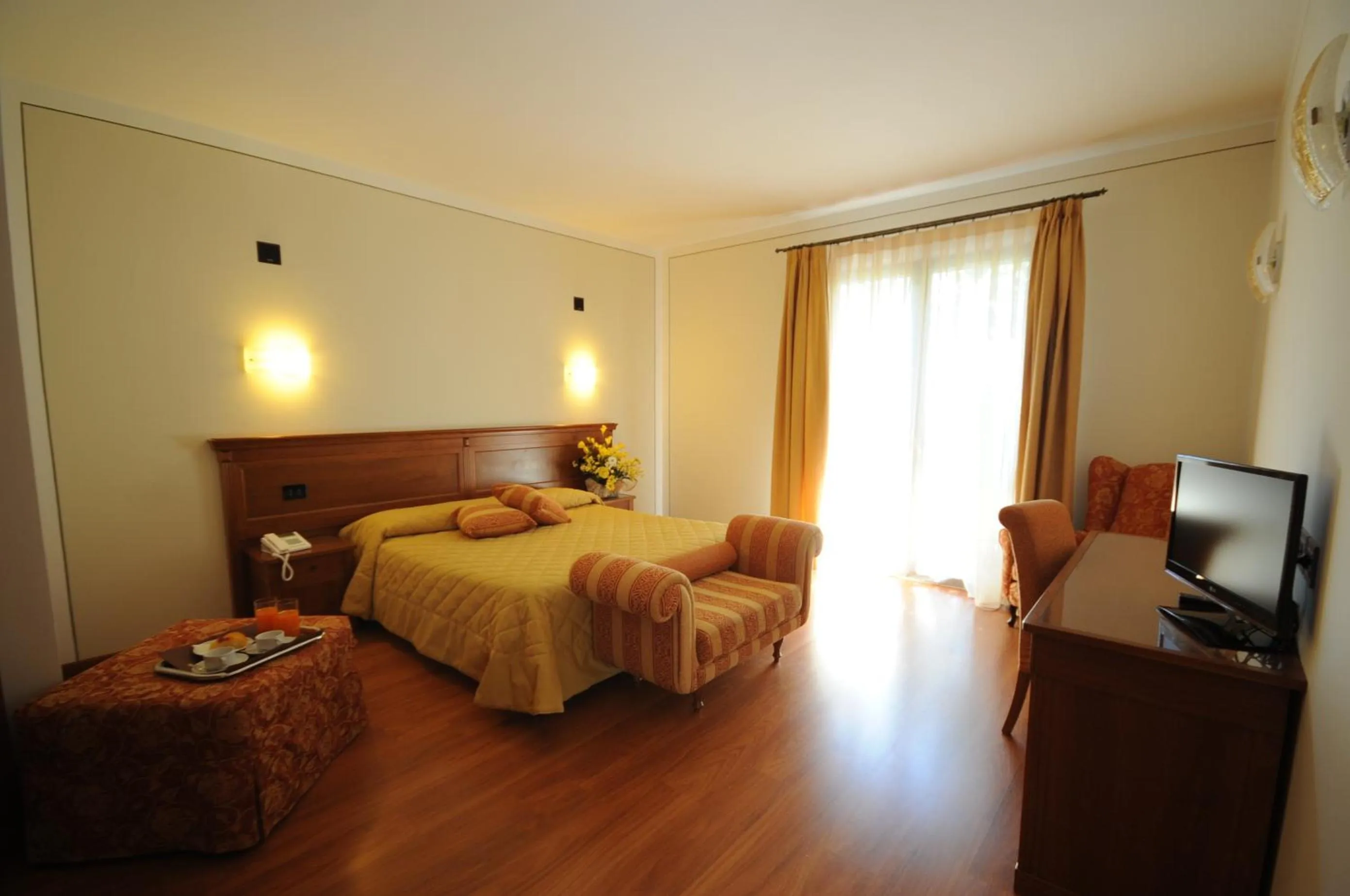 Bedroom, Bed in Hotel Panoramic Montepulciano