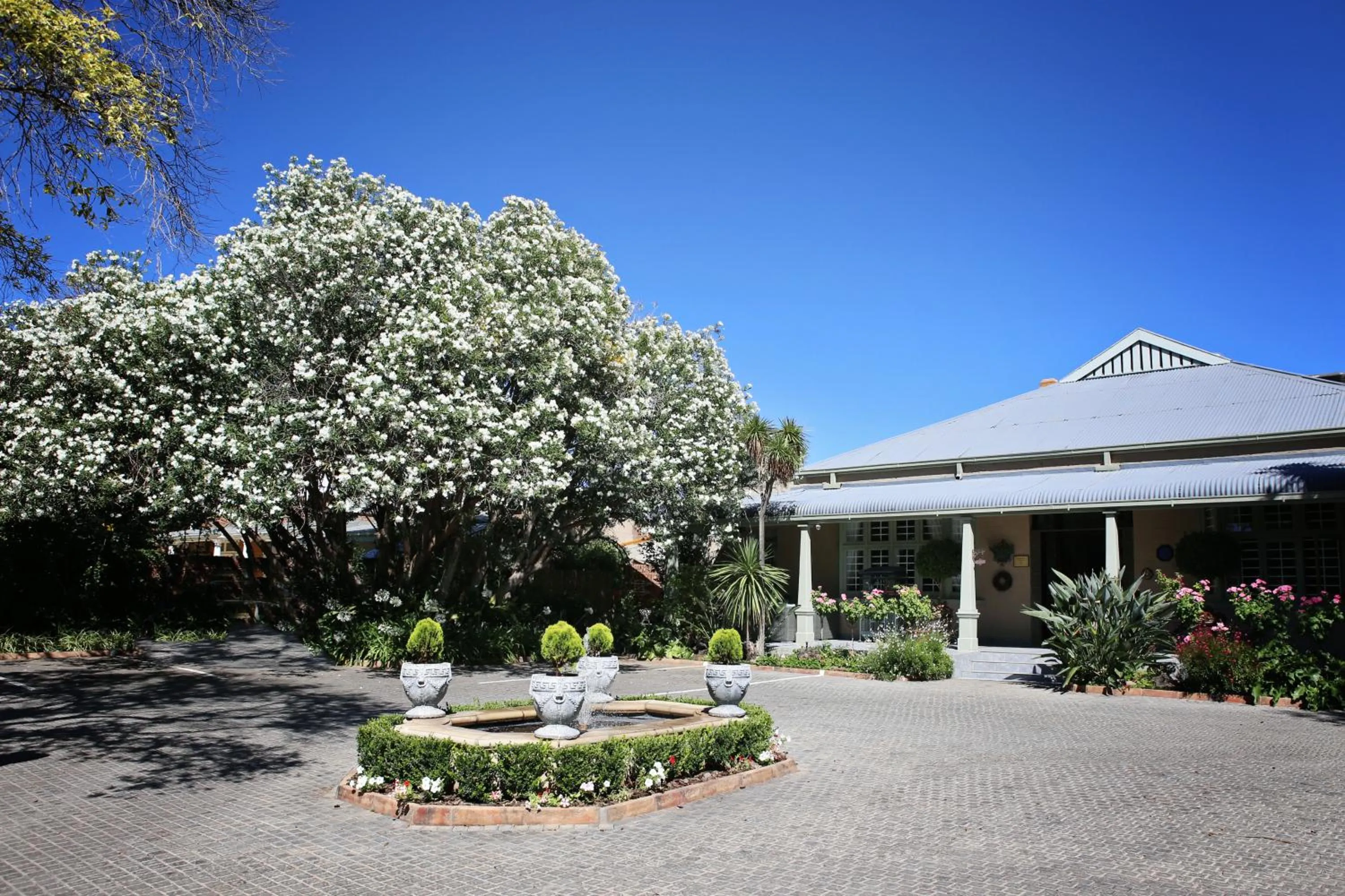 Facade/entrance in Oleander Guest House