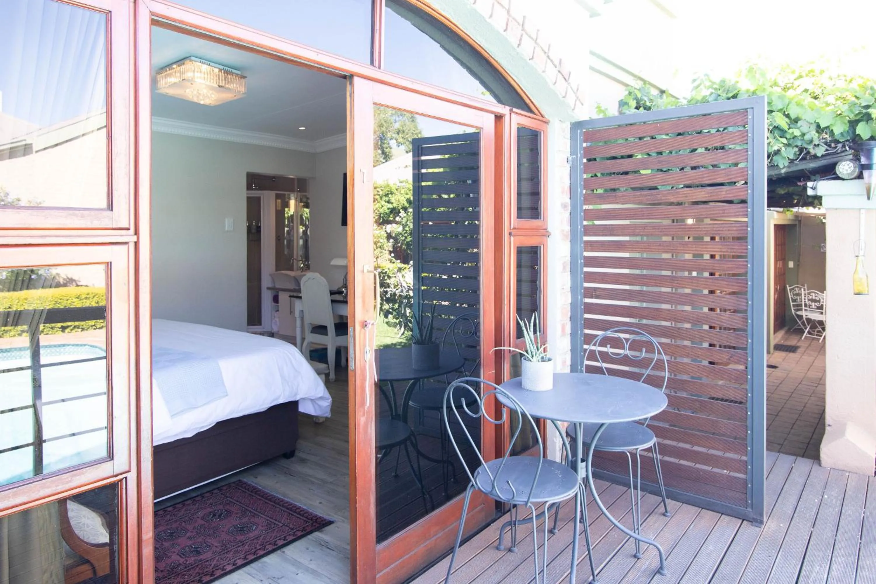 Patio, Bed in Oleander Guest House