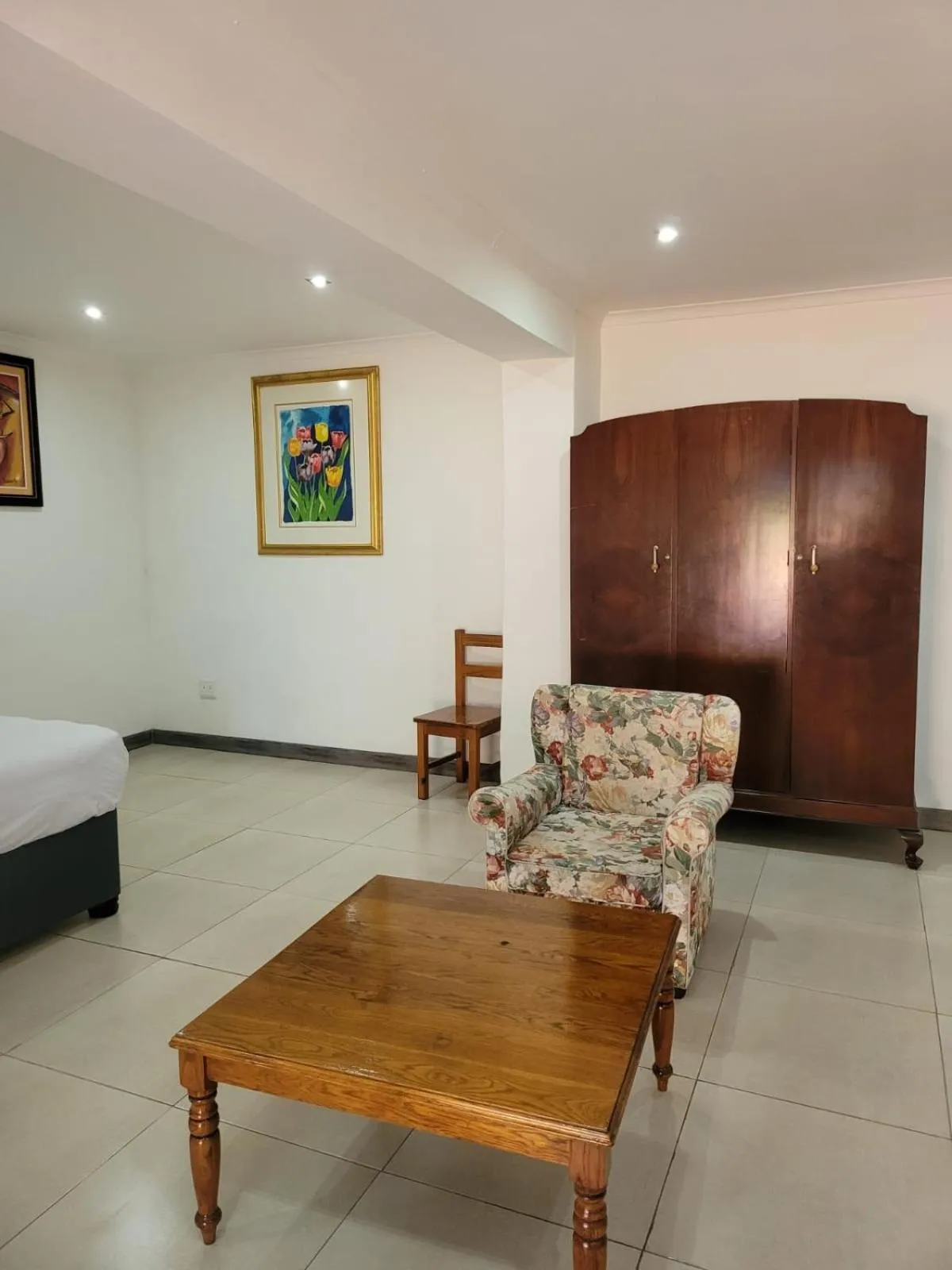 Bed in Heroes Garden Lodge