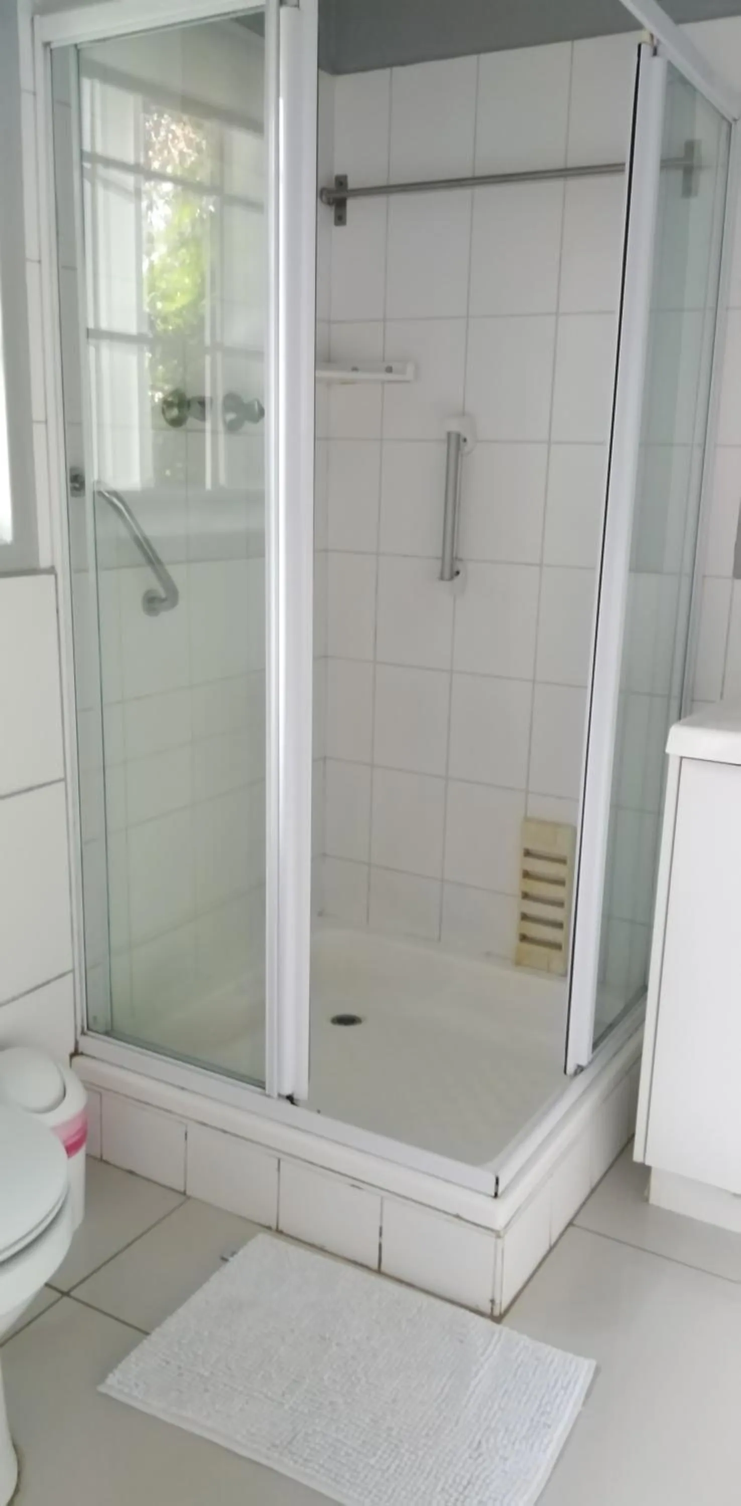 Shower in Heroes Garden Lodge