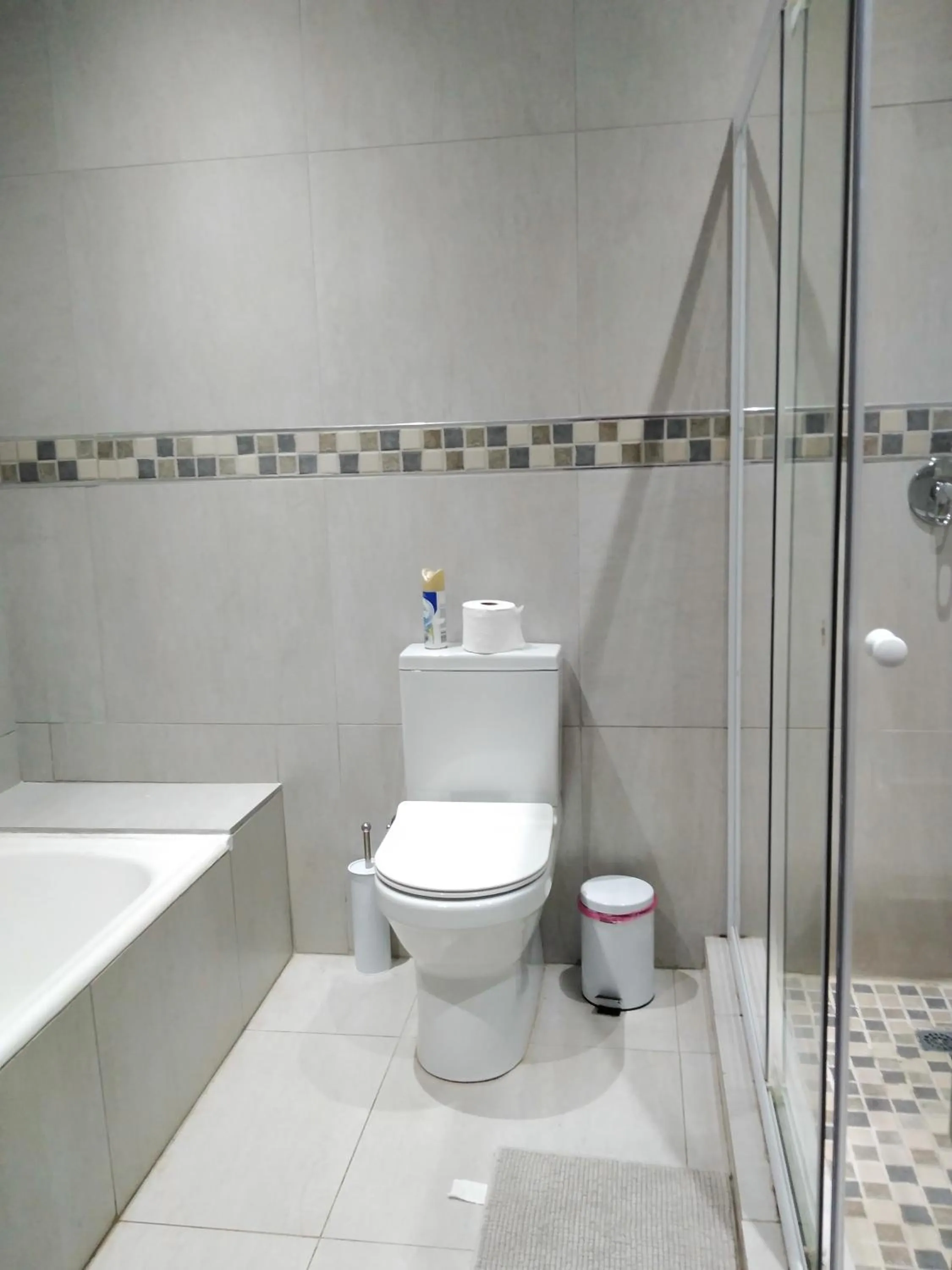 Shower in Heroes Garden Lodge