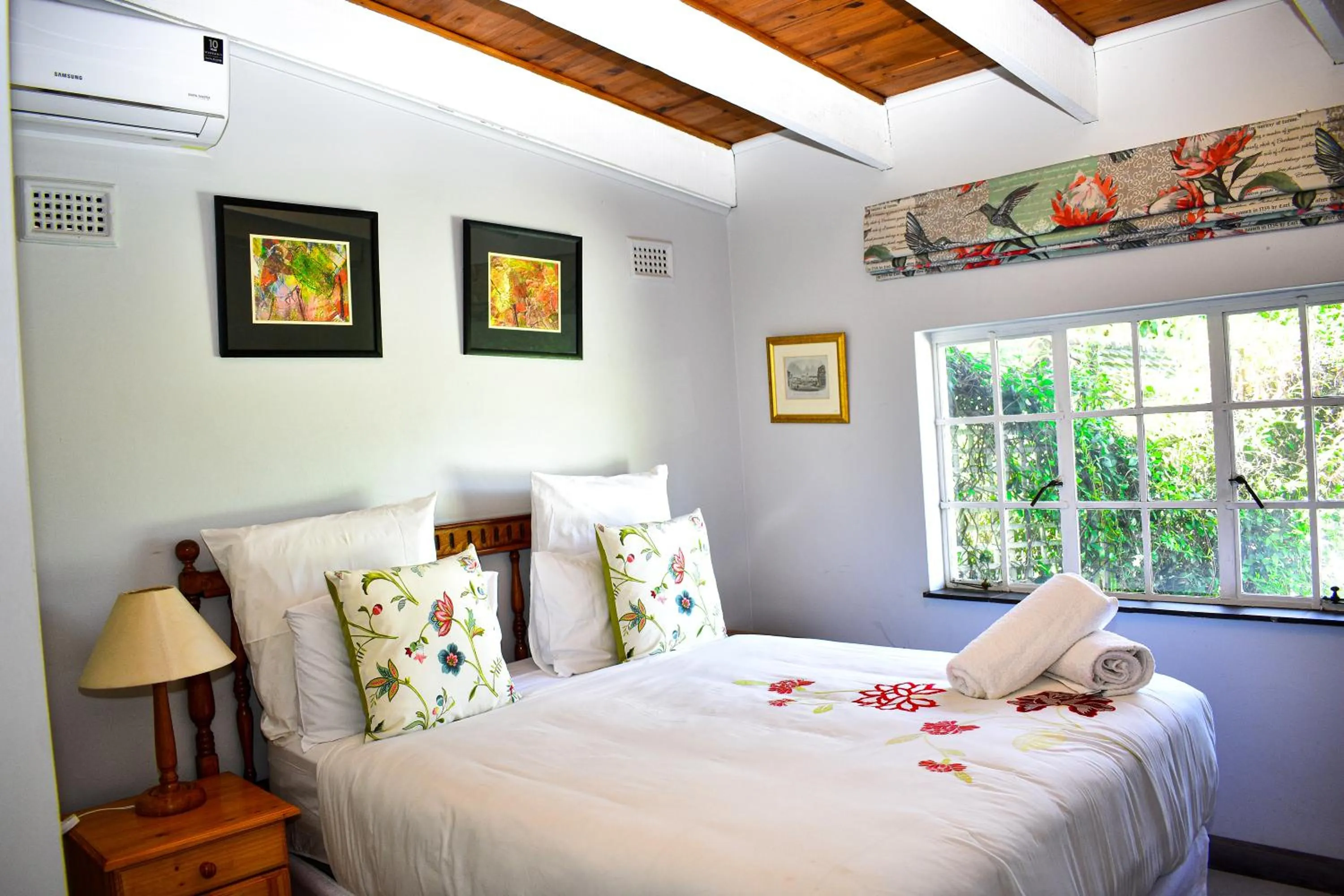 Bed in Heroes Garden Lodge