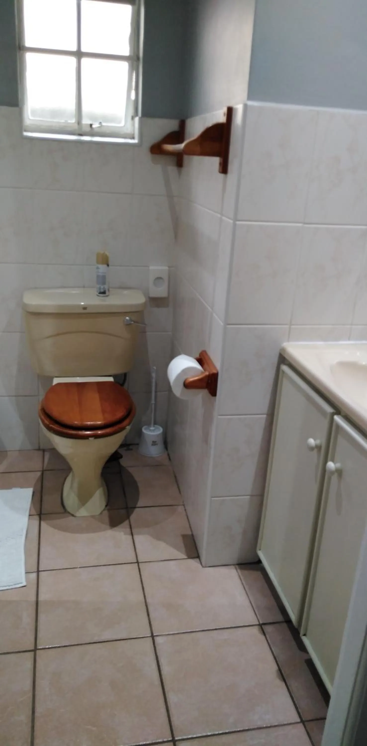 Shower in Heroes Garden Lodge