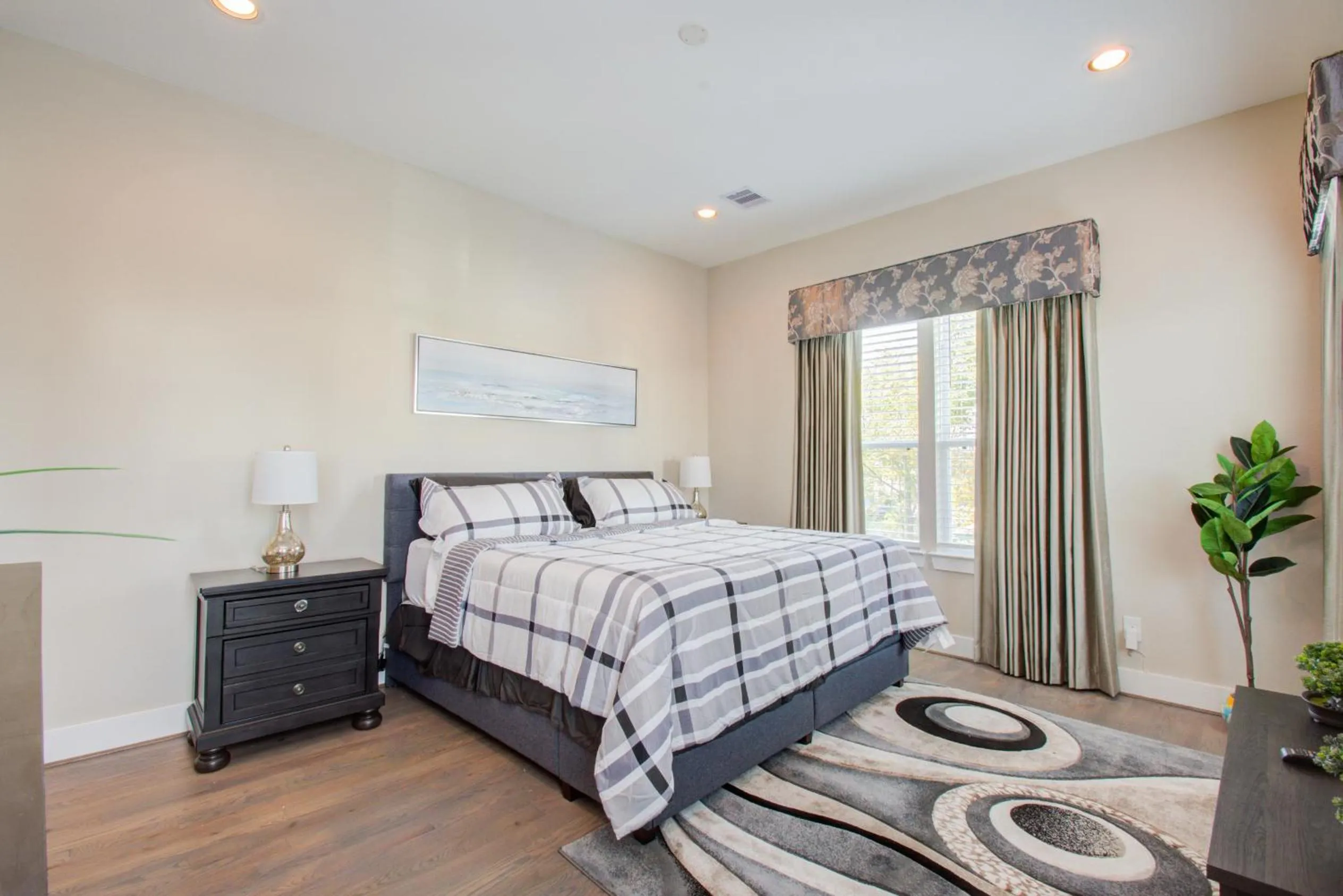 Bed in Elegant East Downtown House Houston TX