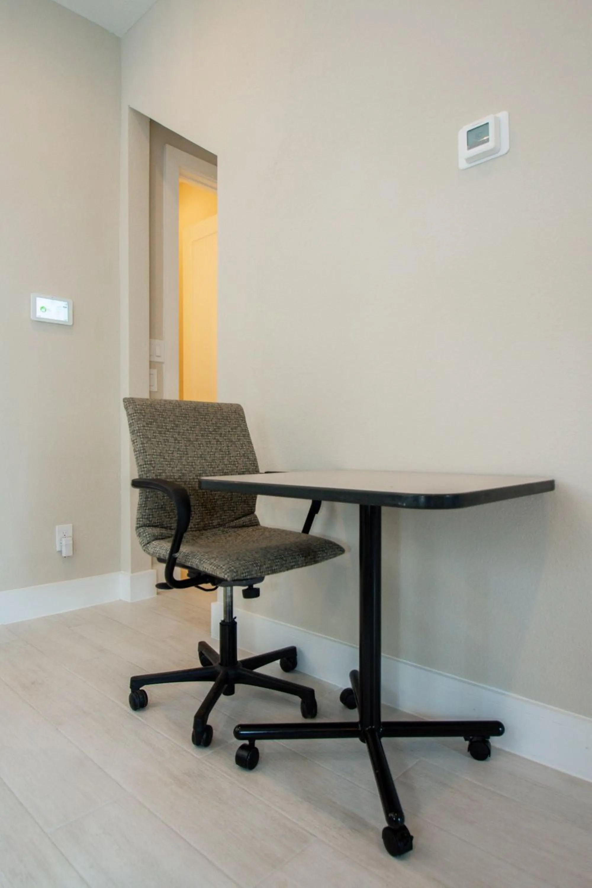 hair dresser in Elegant East Downtown House Houston TX